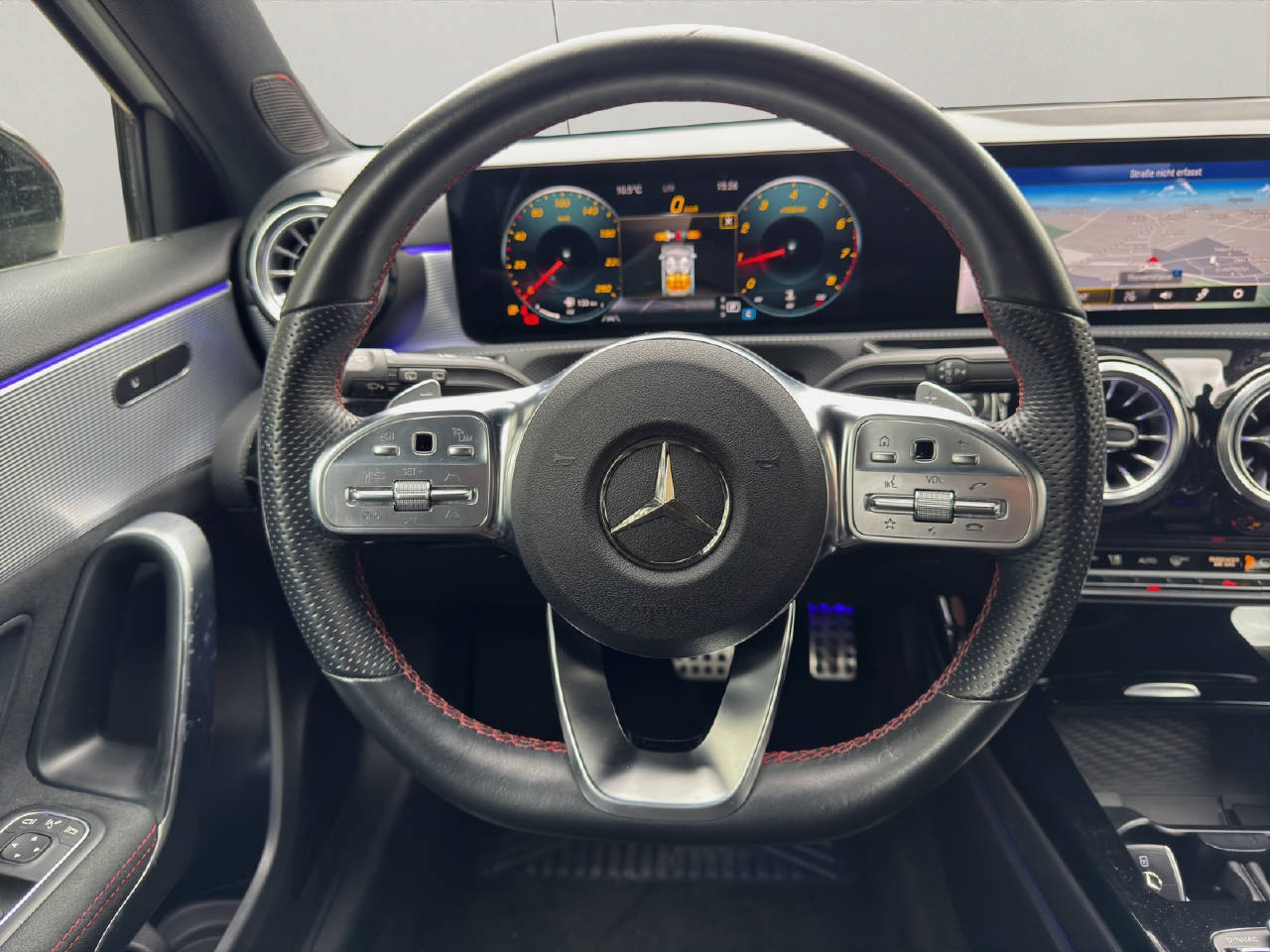 MERCEDES-BENZ A 180 AMG Line-image-13