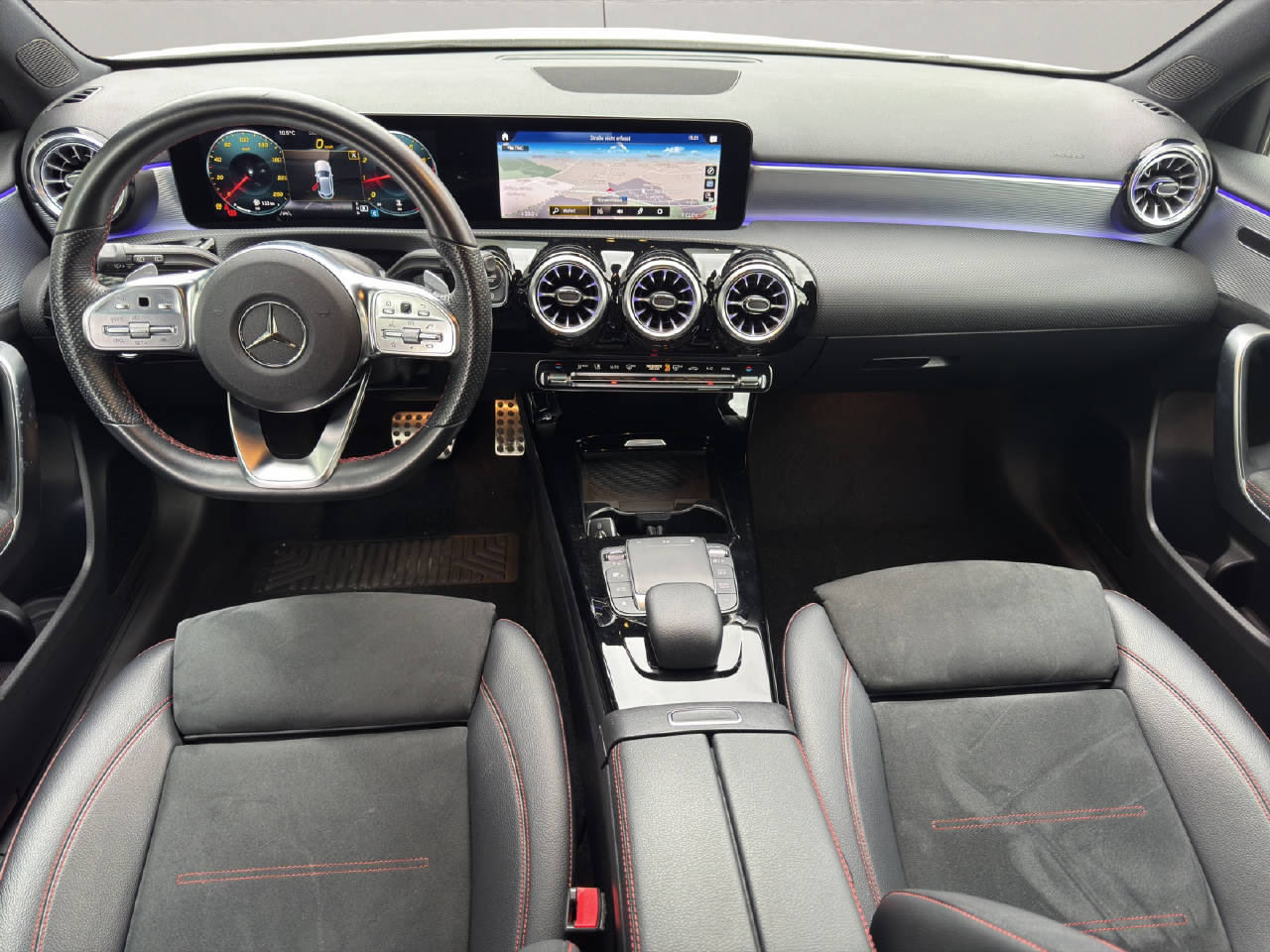 MERCEDES-BENZ A 180 AMG Line-image-10