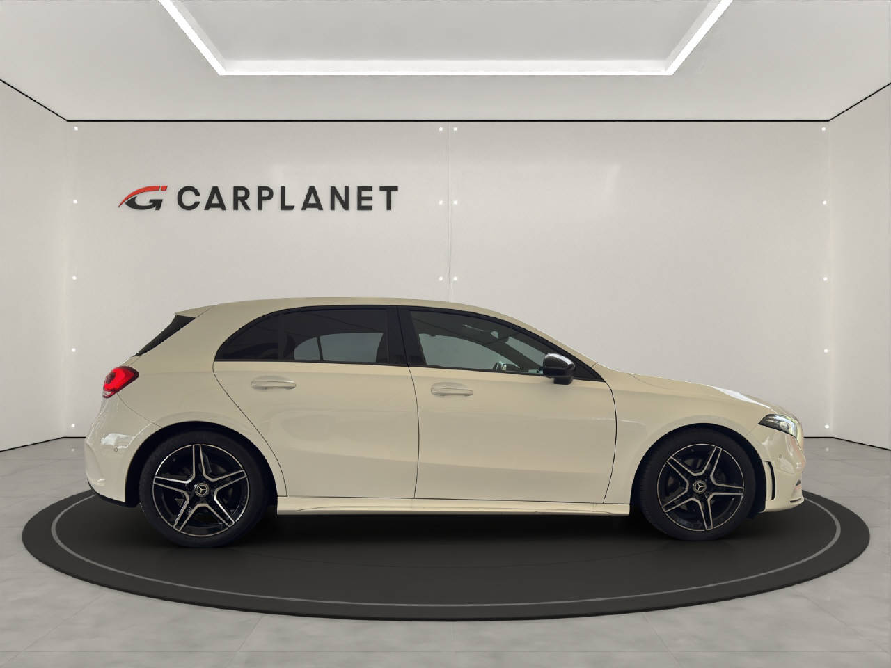 MERCEDES-BENZ A 180 AMG Line-image-6