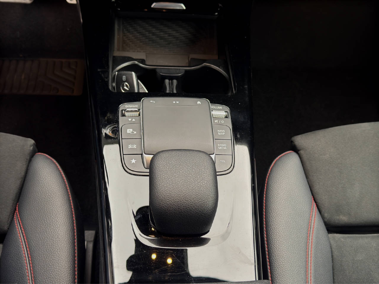 MERCEDES-BENZ A 180 AMG Line-image-17