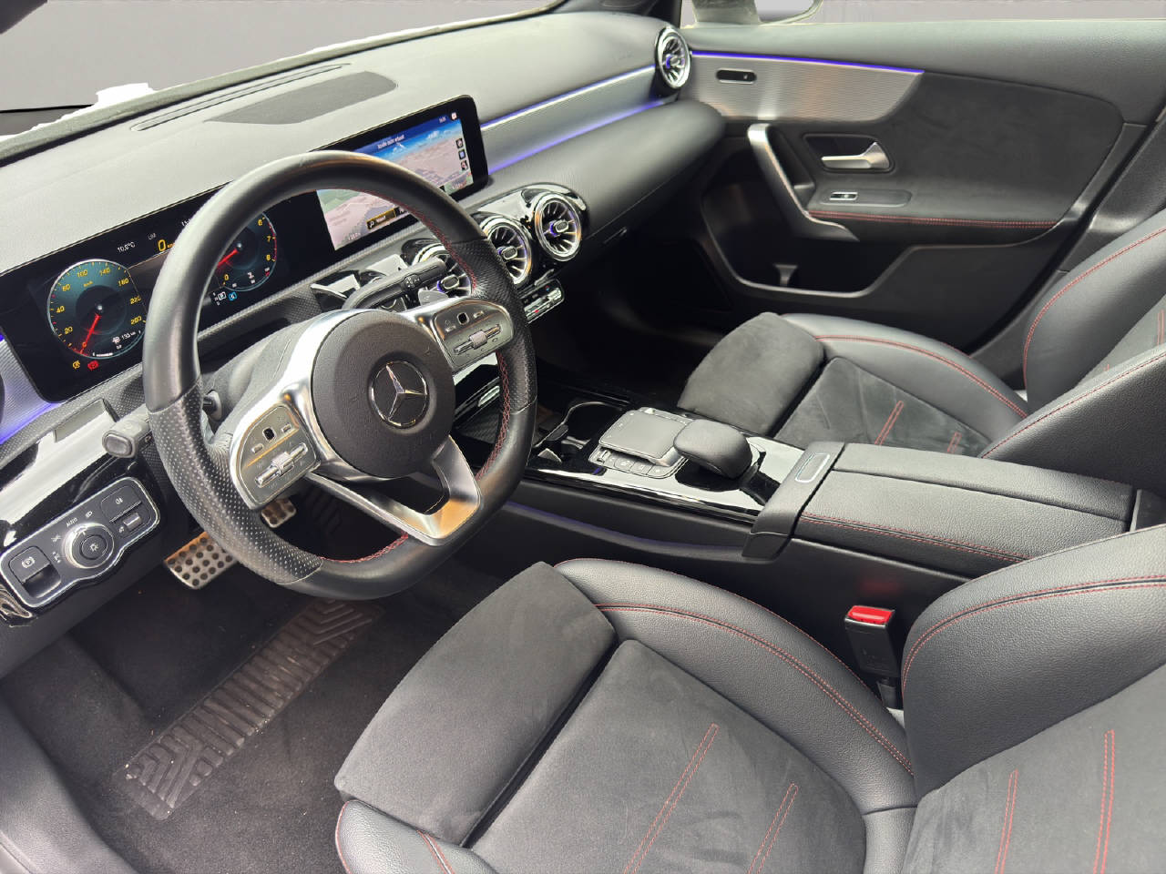 MERCEDES-BENZ A 180 AMG Line-image-9
