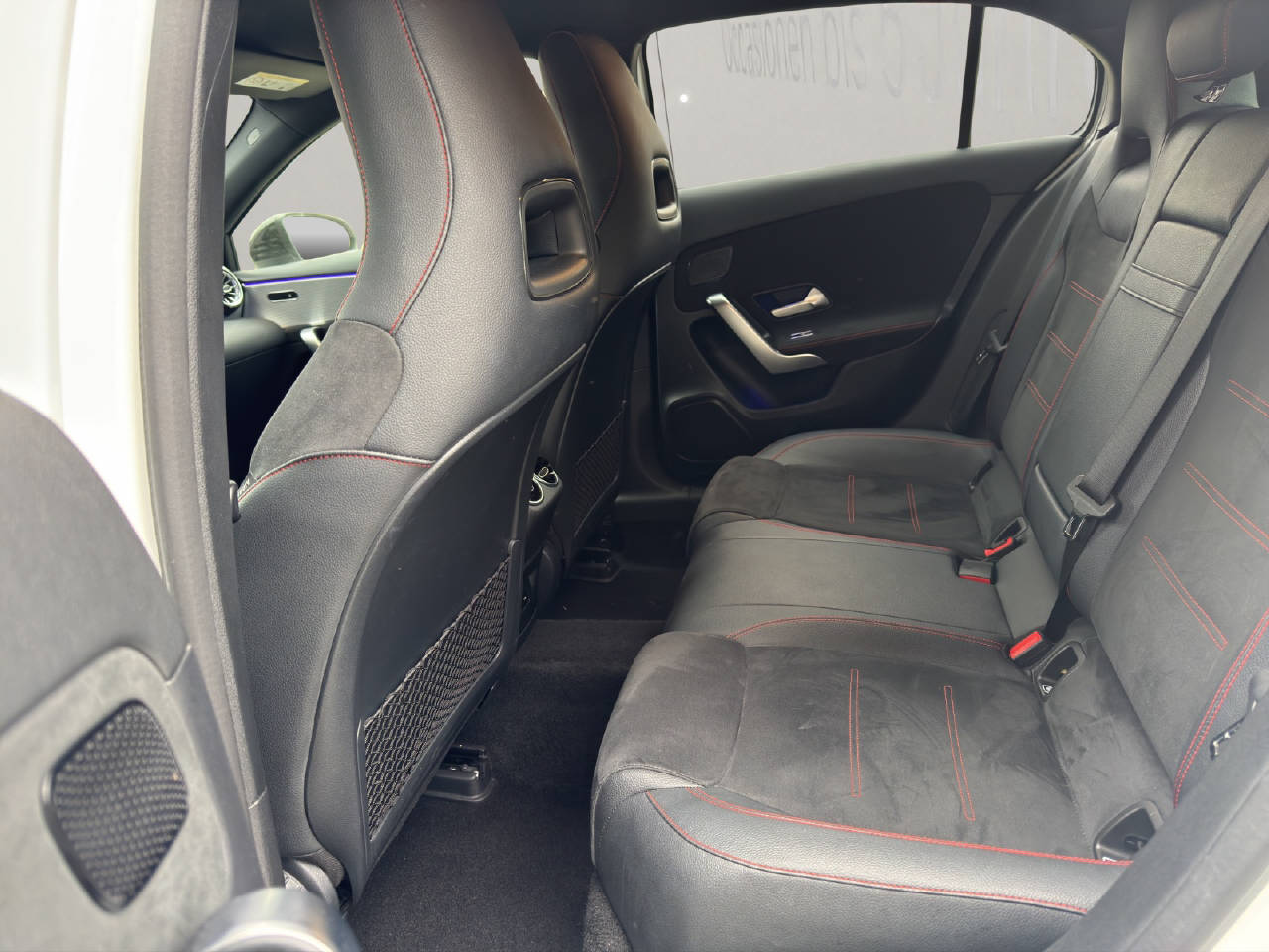 MERCEDES-BENZ A 180 AMG Line-image-19
