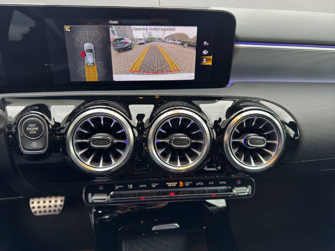 MERCEDES-BENZ A 180 AMG Line-image-15