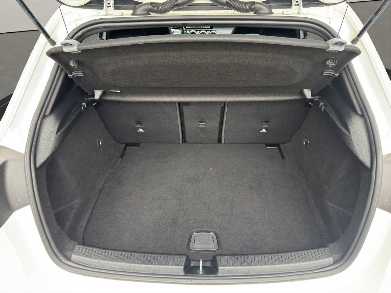 MERCEDES-BENZ A 180 AMG Line-image-20