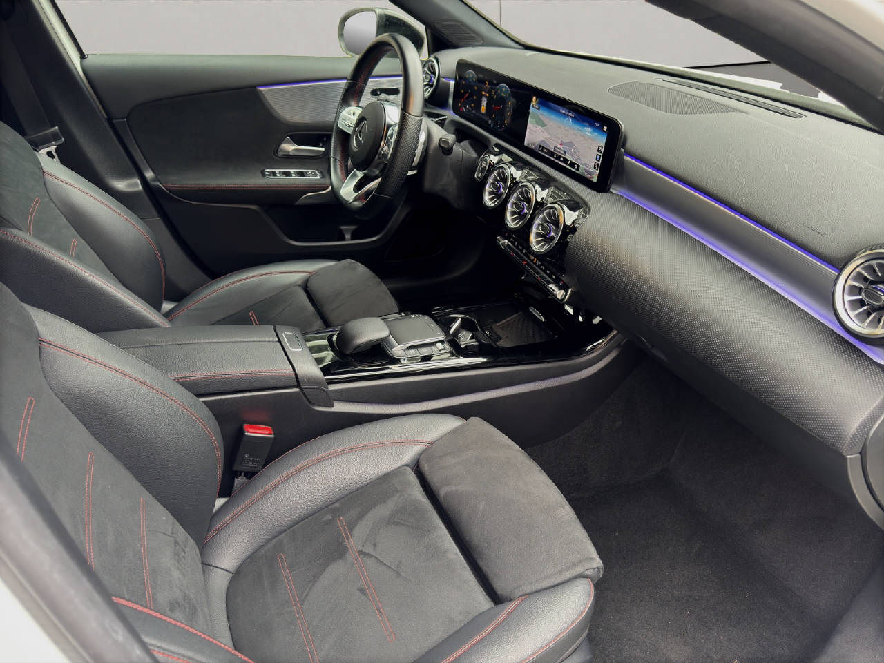 MERCEDES-BENZ A 180 AMG Line-image-11