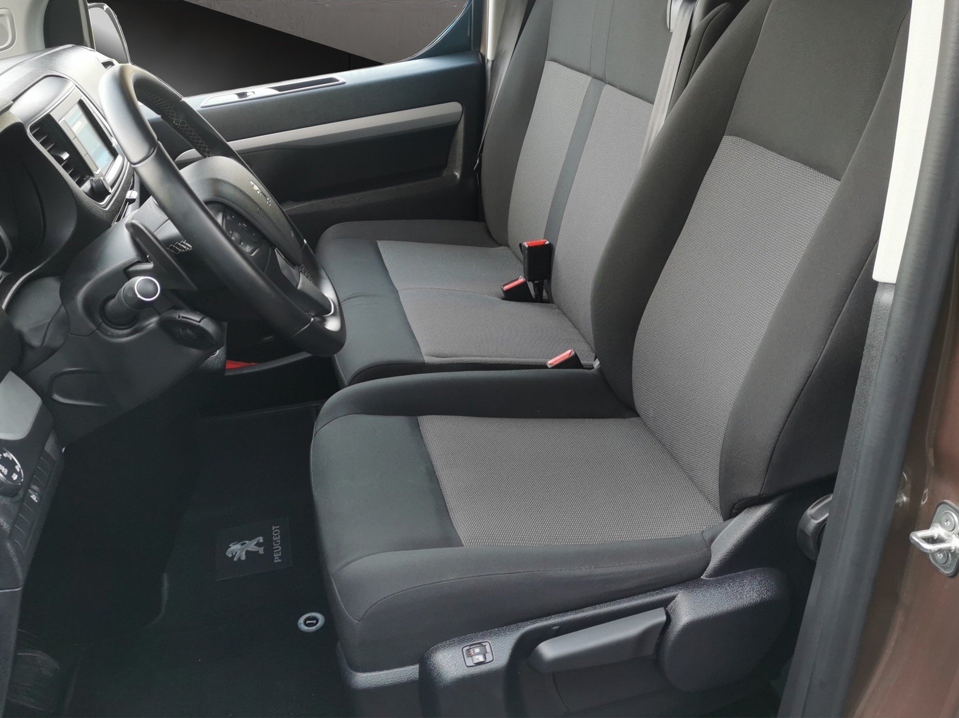 PEUGEOT Traveller 2.0 BlueHDi Business Standard EAT8-image-7