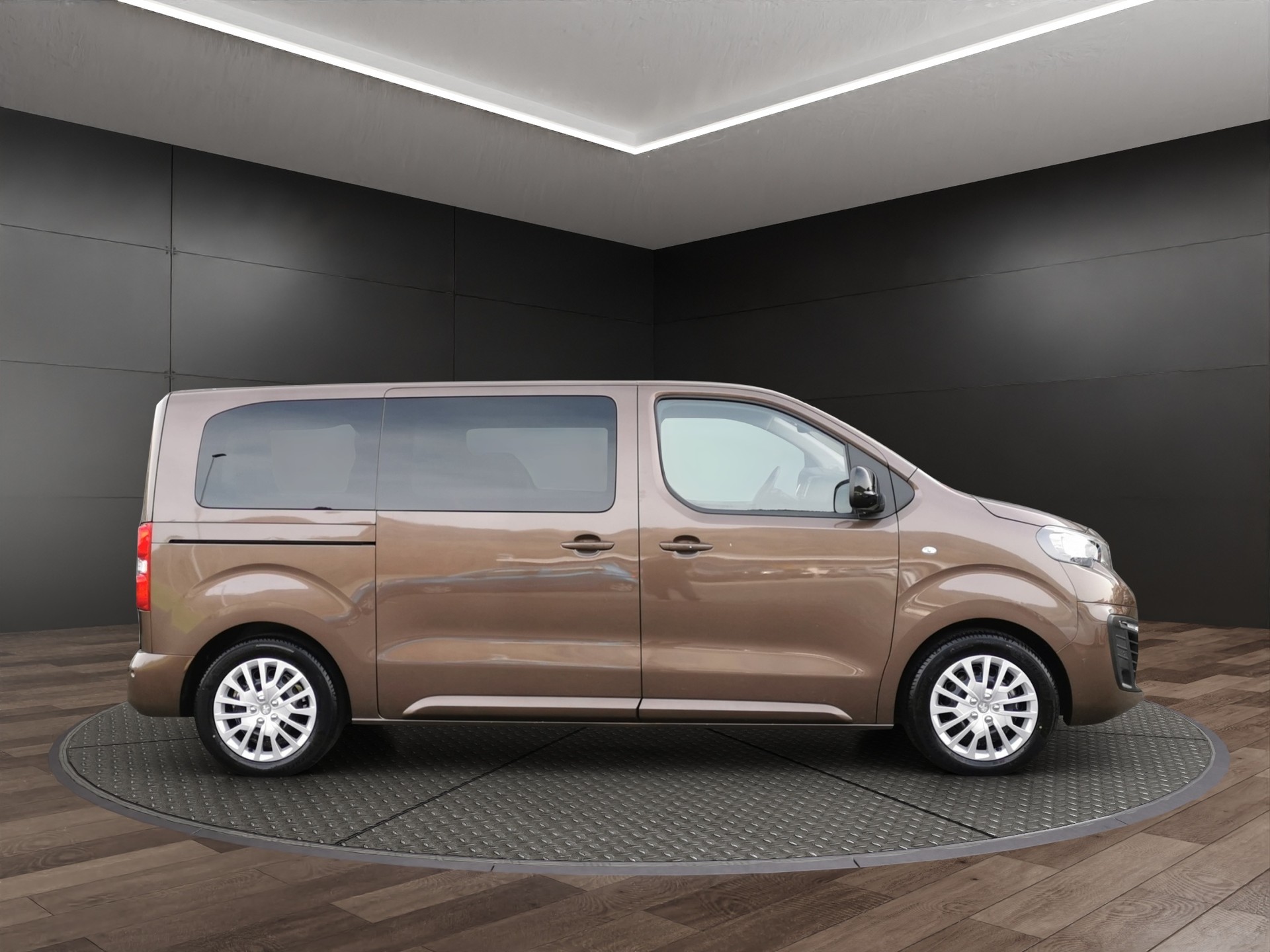 PEUGEOT Traveller 2.0 BlueHDi Business Standard EAT8-showroom-element-2