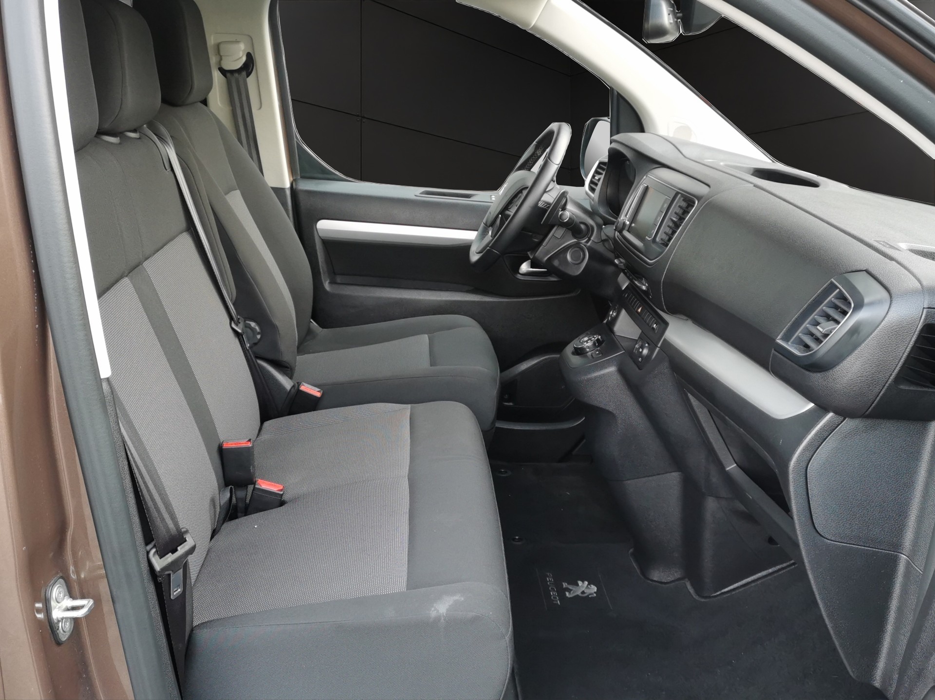 PEUGEOT Traveller 2.0 BlueHDi Business Standard EAT8-image-11