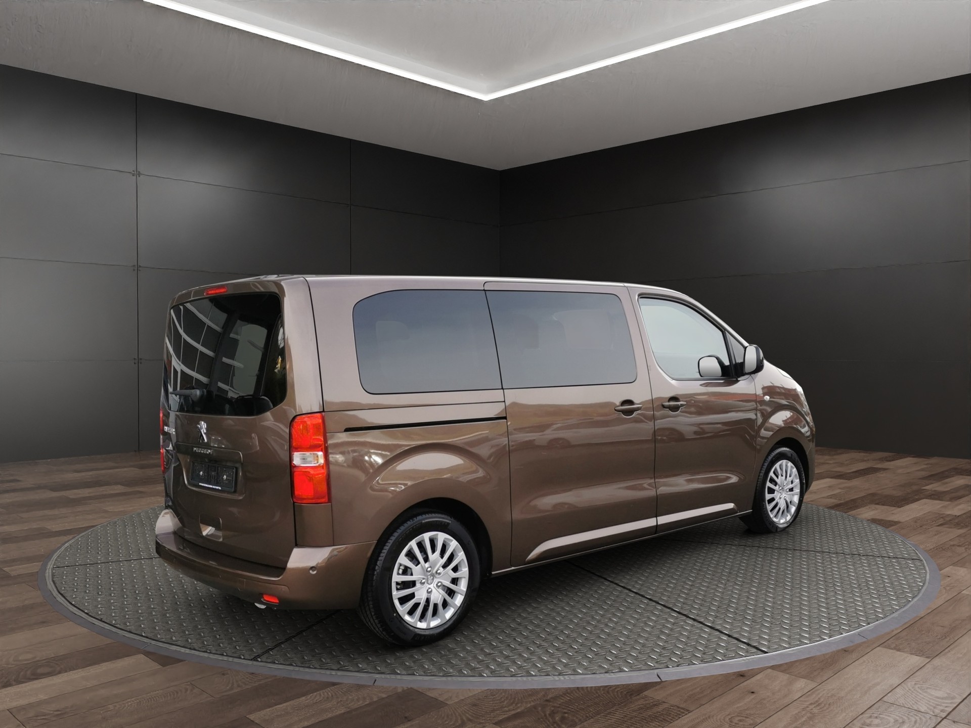 PEUGEOT Traveller 2.0 BlueHDi Business Standard EAT8-showroom-element-1