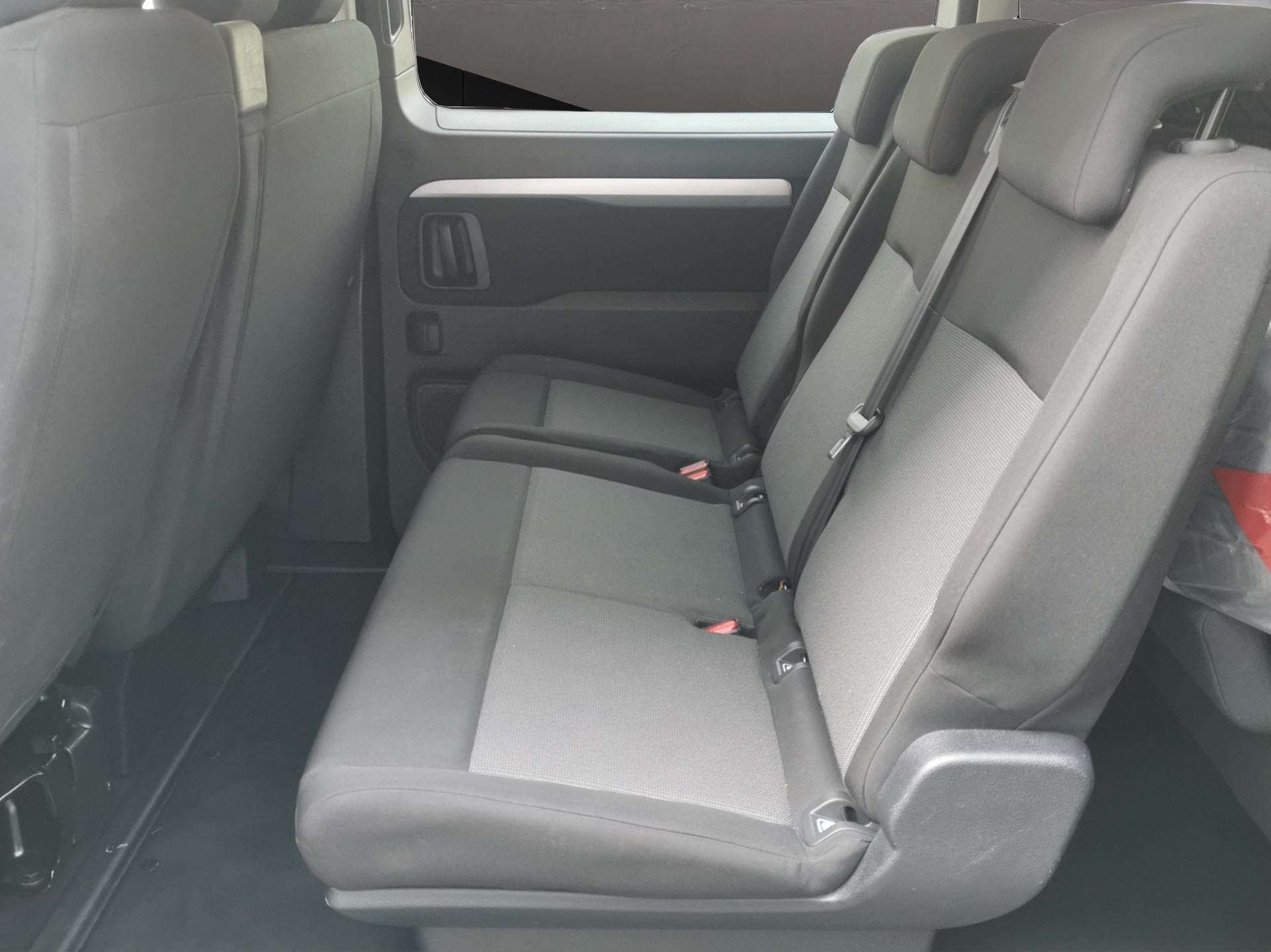PEUGEOT Traveller 2.0 BlueHDi Business Standard EAT8-image-8