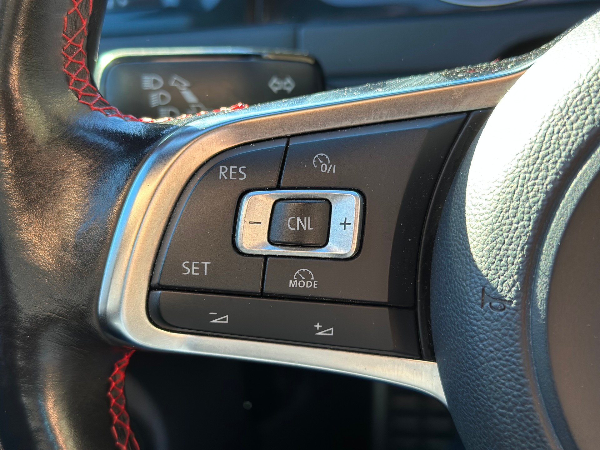 VW Golf 2.0 TSI GTI-image-21