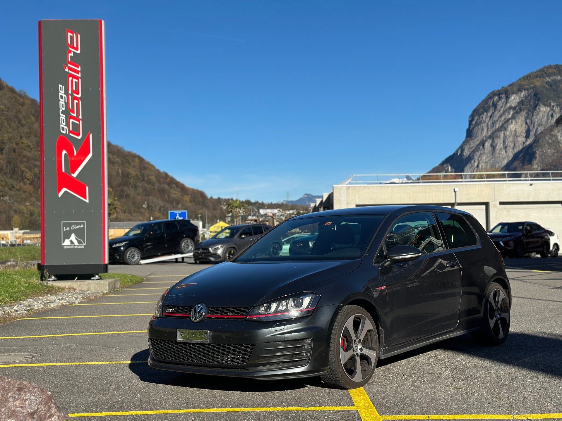 VW Golf 2.0 TSI GTI-showroom-element-1
