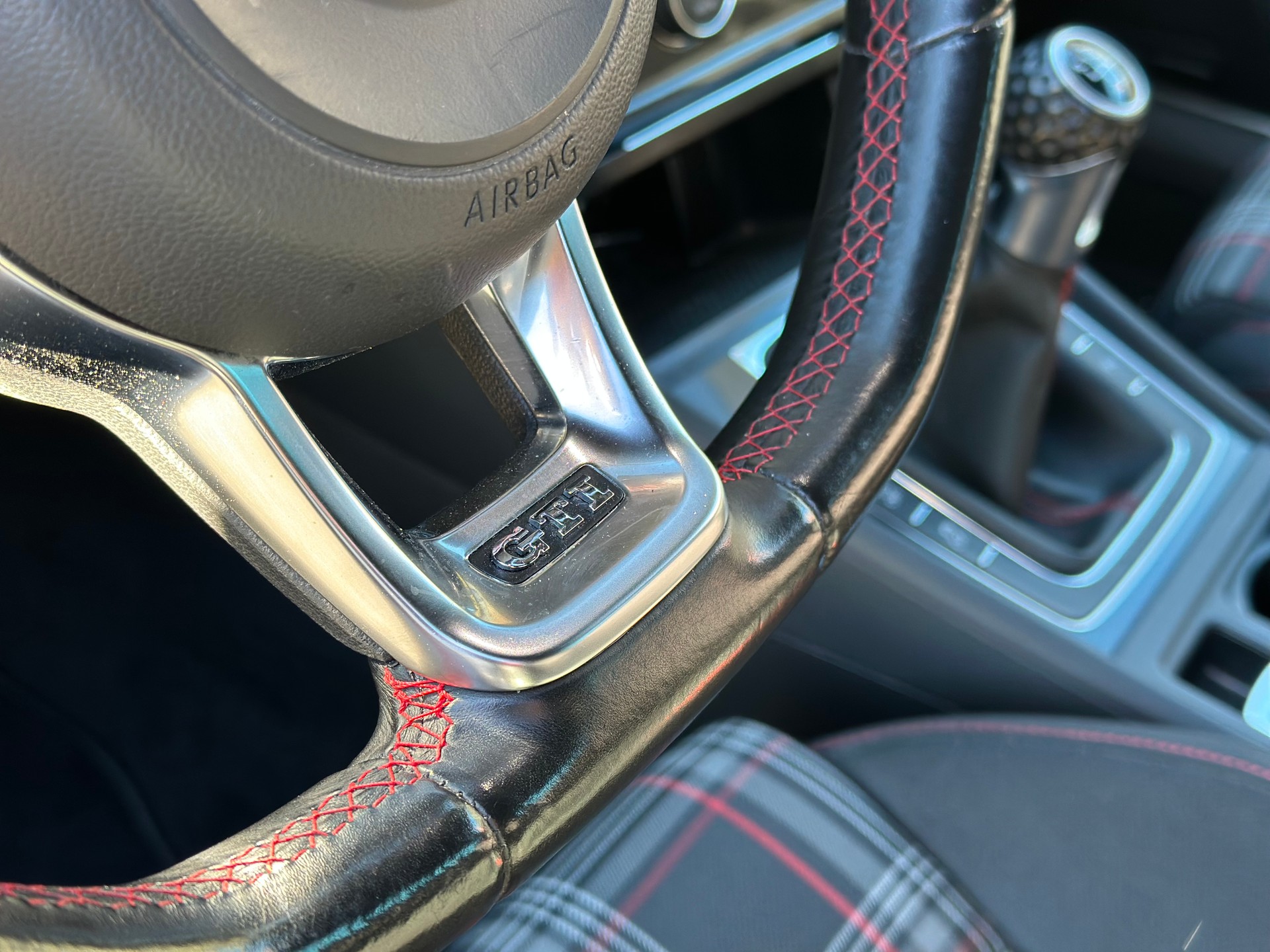 VW Golf 2.0 TSI GTI-image-11