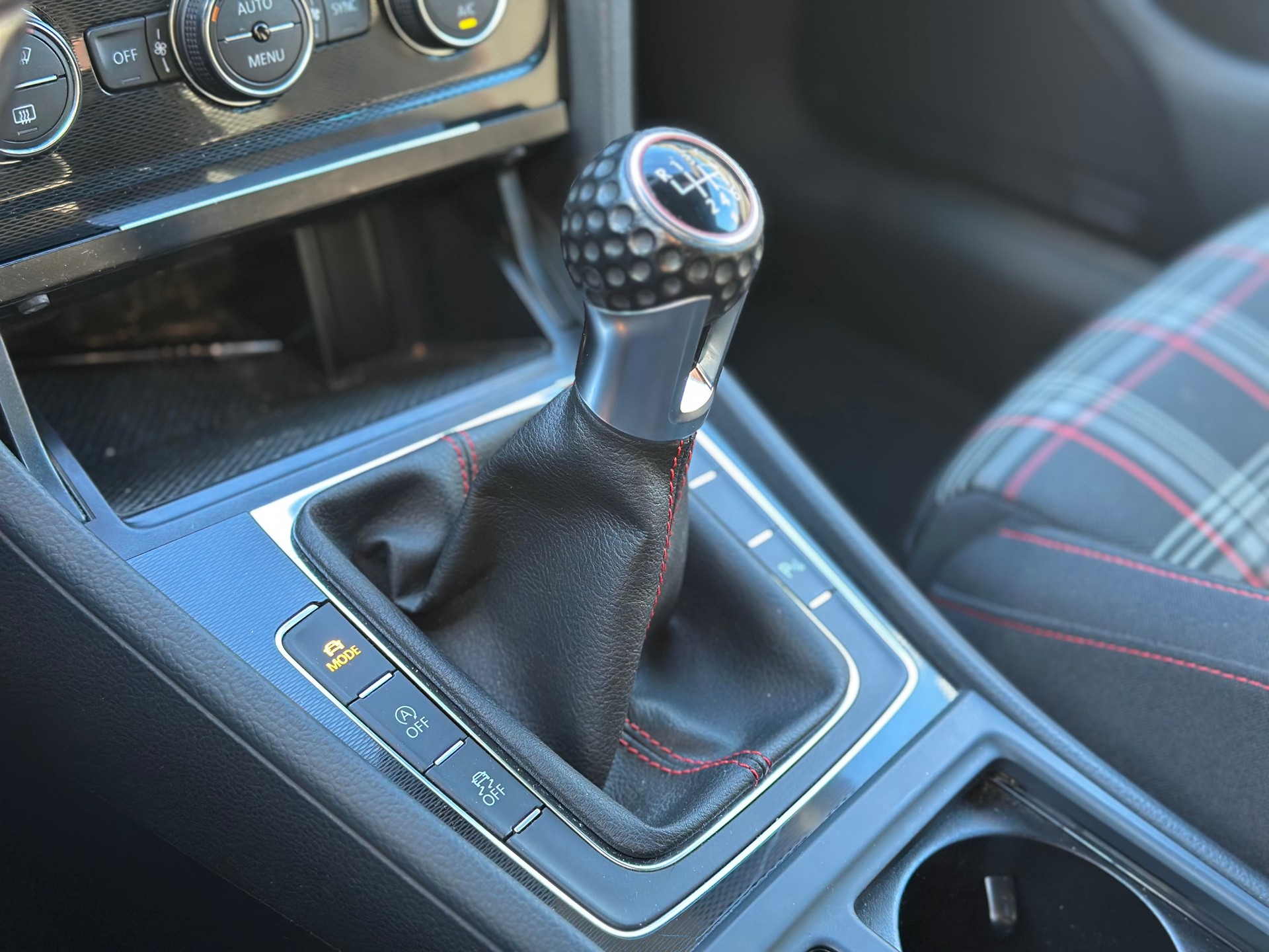 VW Golf 2.0 TSI GTI-image-14