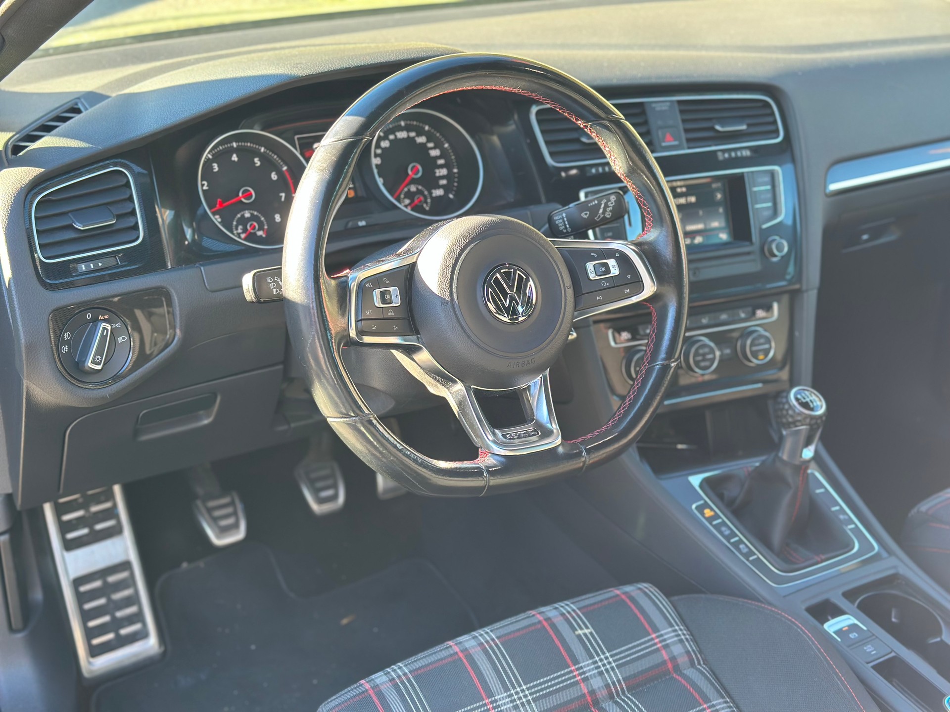VW Golf 2.0 TSI GTI-image-7