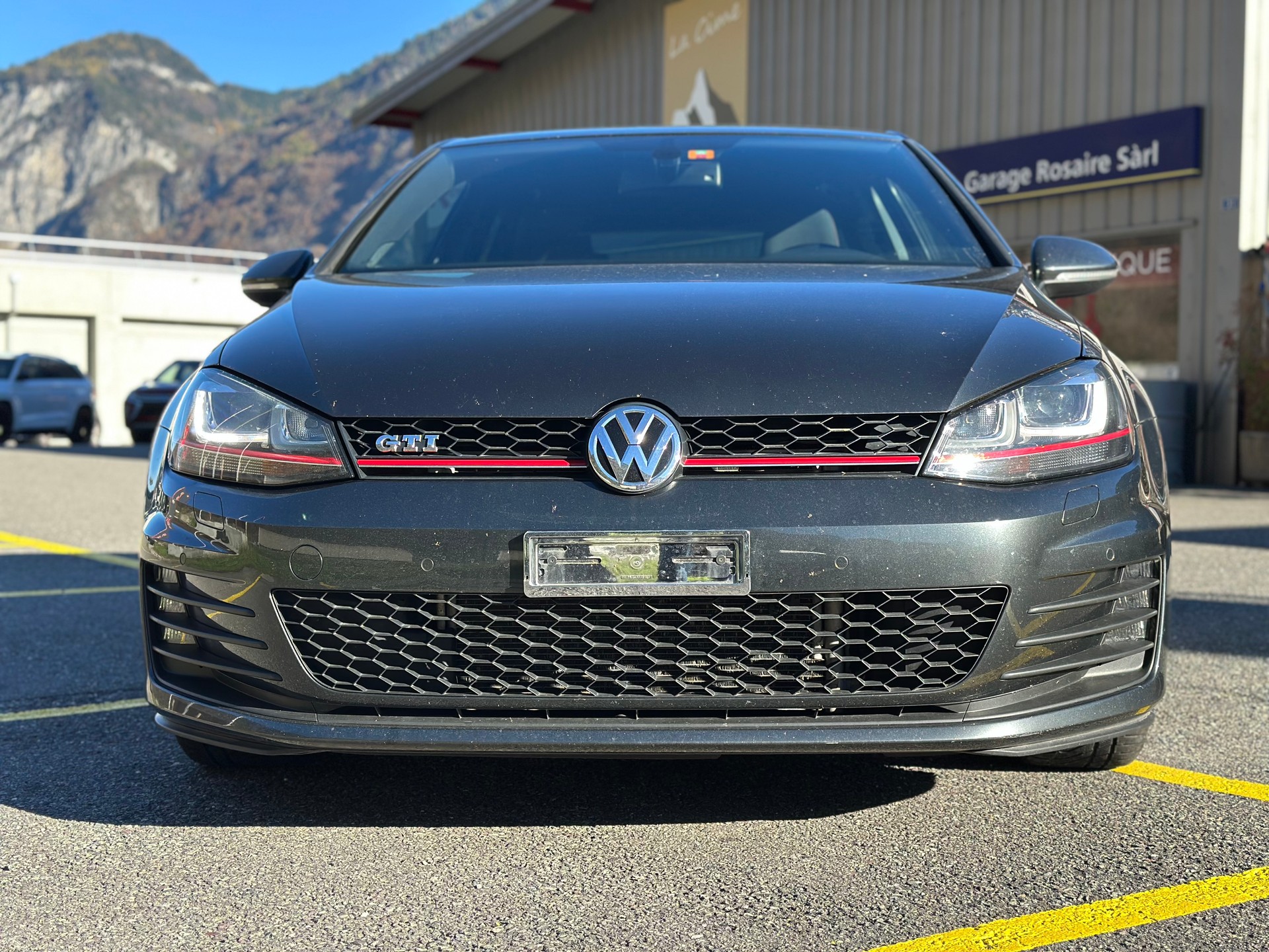 VW Golf 2.0 TSI GTI-showroom-element-3