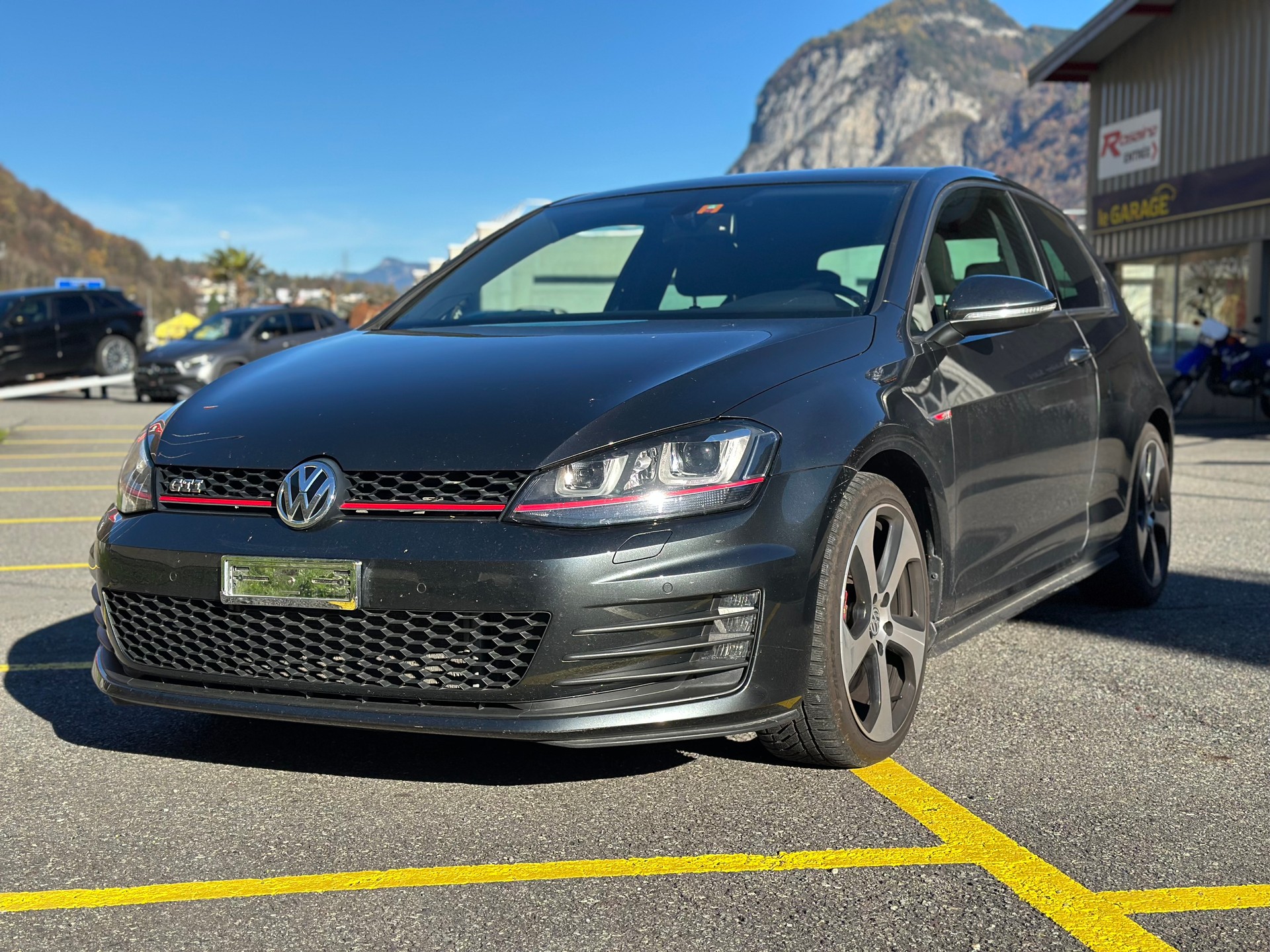 VW Golf 2.0 TSI GTI-showroom-element-2