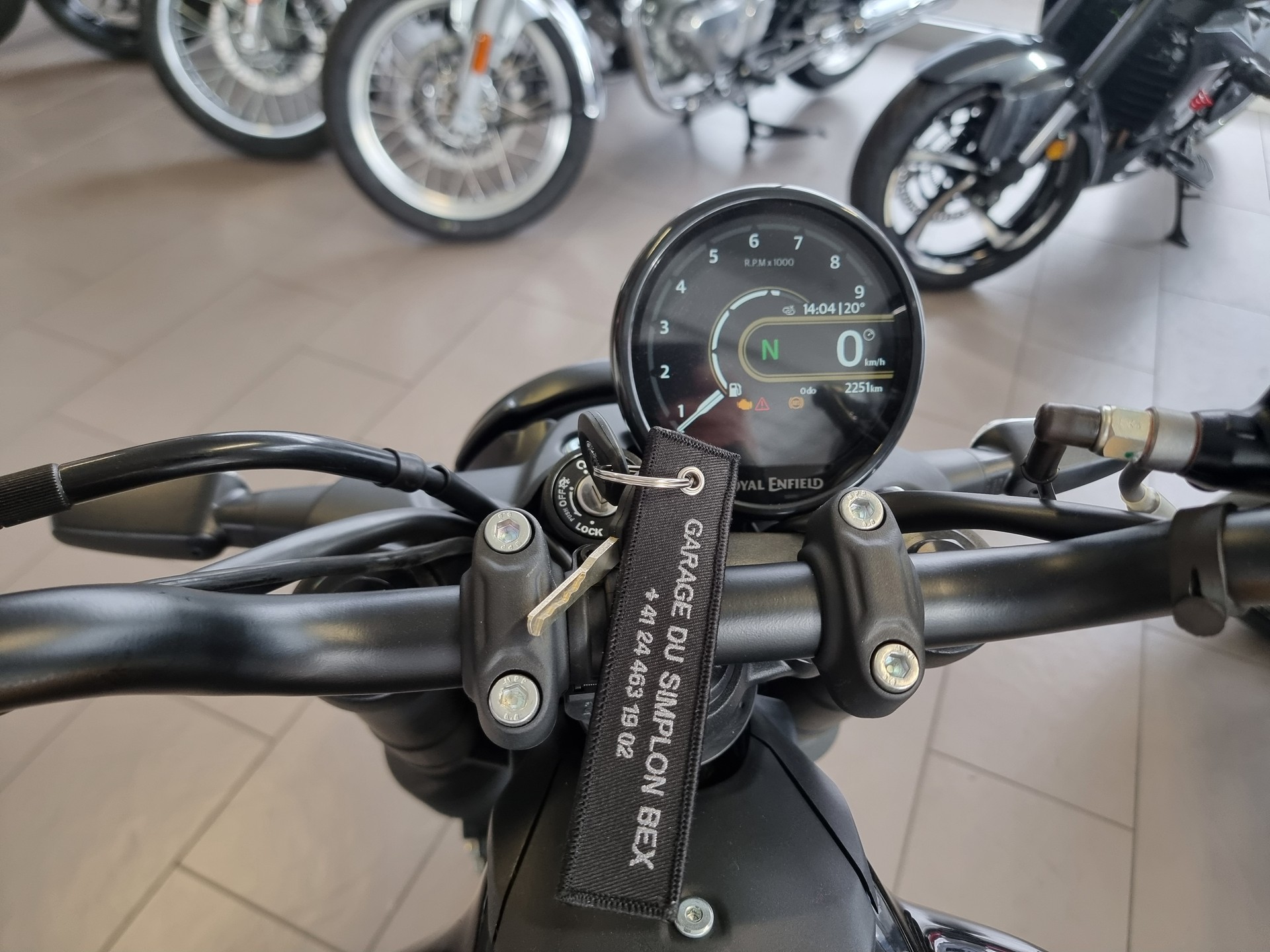 ROYAL ENFIELD Guerrilla 450 Top-image-5