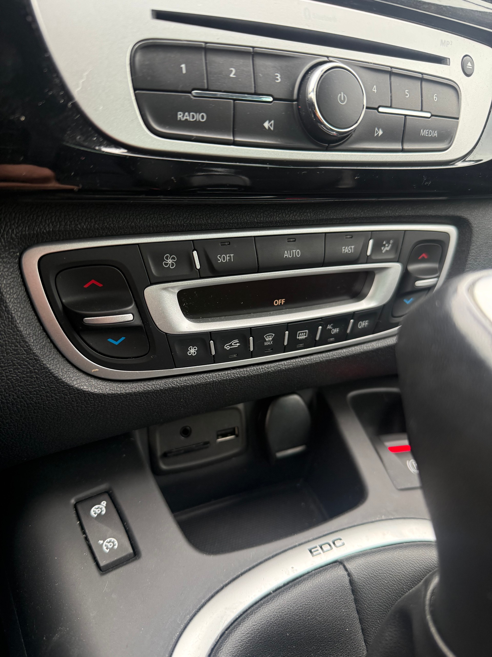 RENAULT EDC / Rückfahrkamera // Bose-image-17