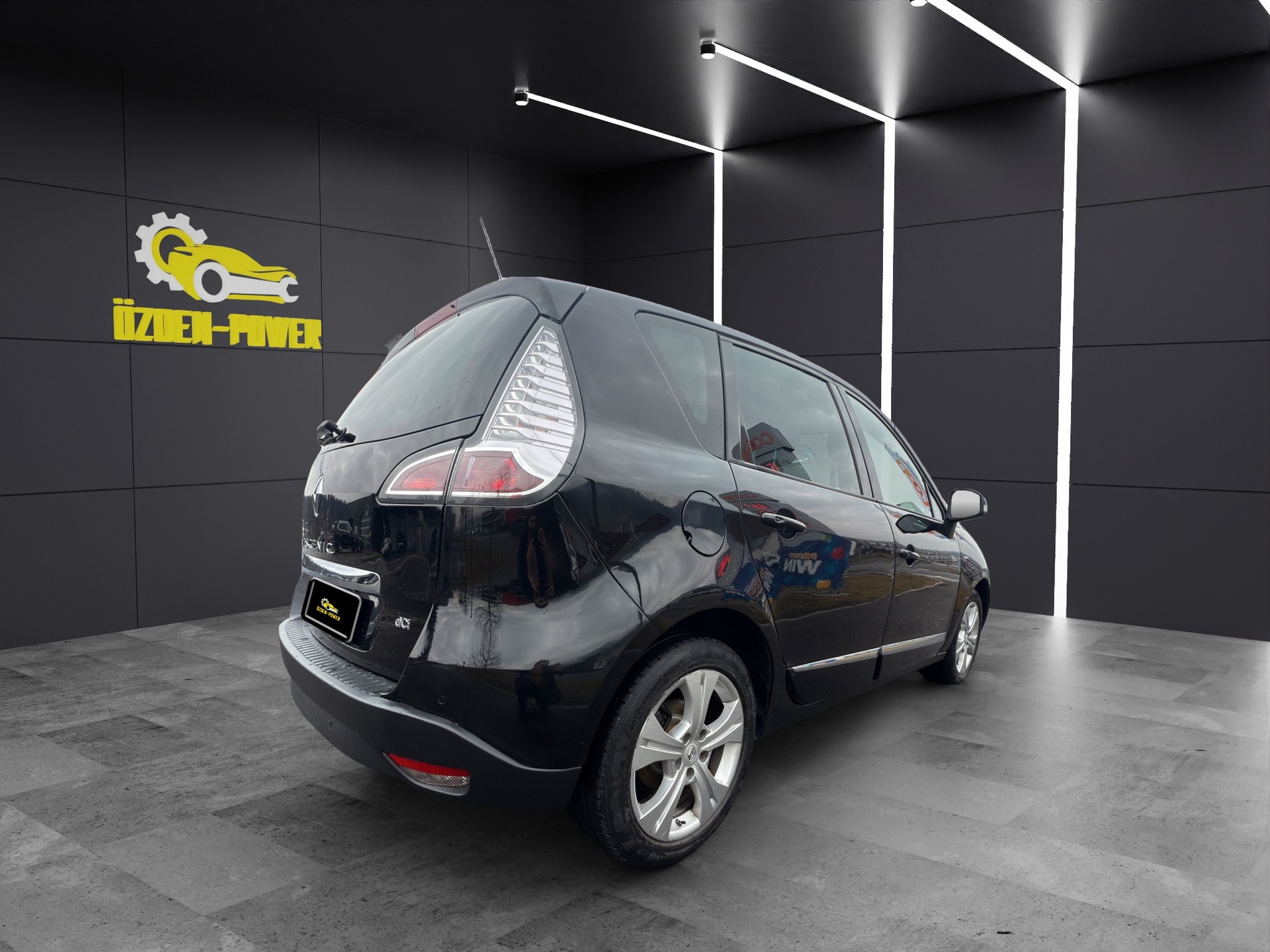 RENAULT EDC / Rückfahrkamera // Bose-image-4