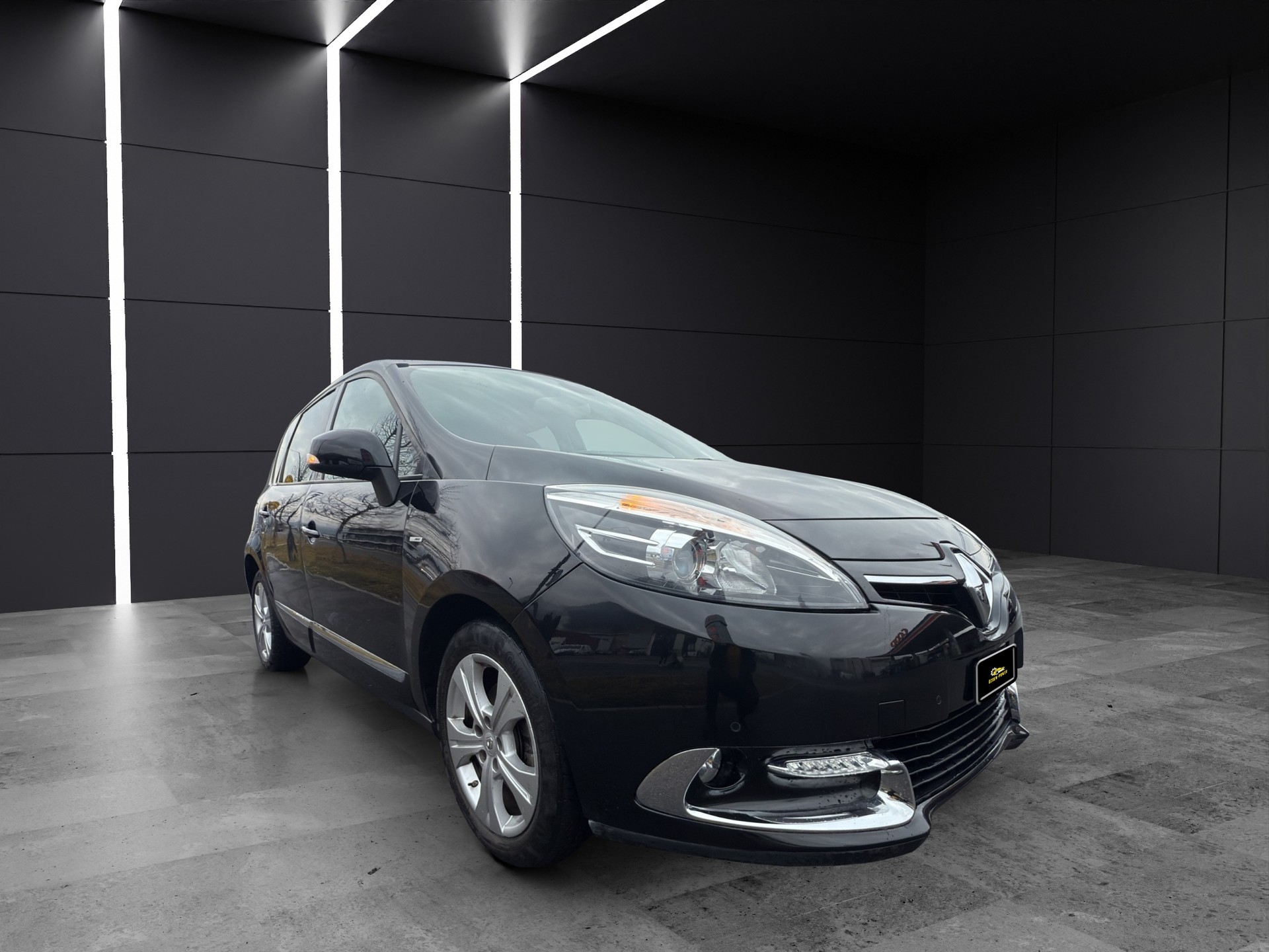 RENAULT EDC / Rückfahrkamera // Bose-showroom-element-2