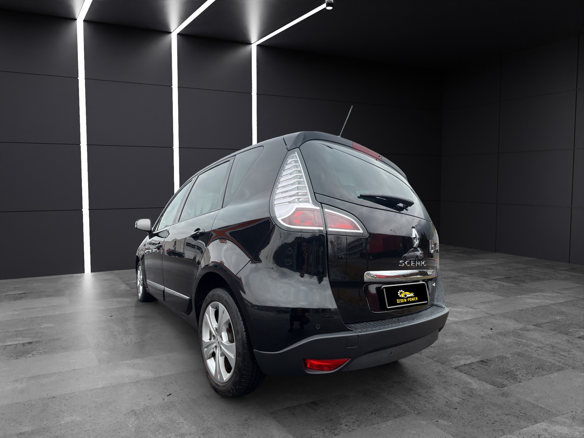 RENAULT EDC / Rückfahrkamera // Bose-image-5