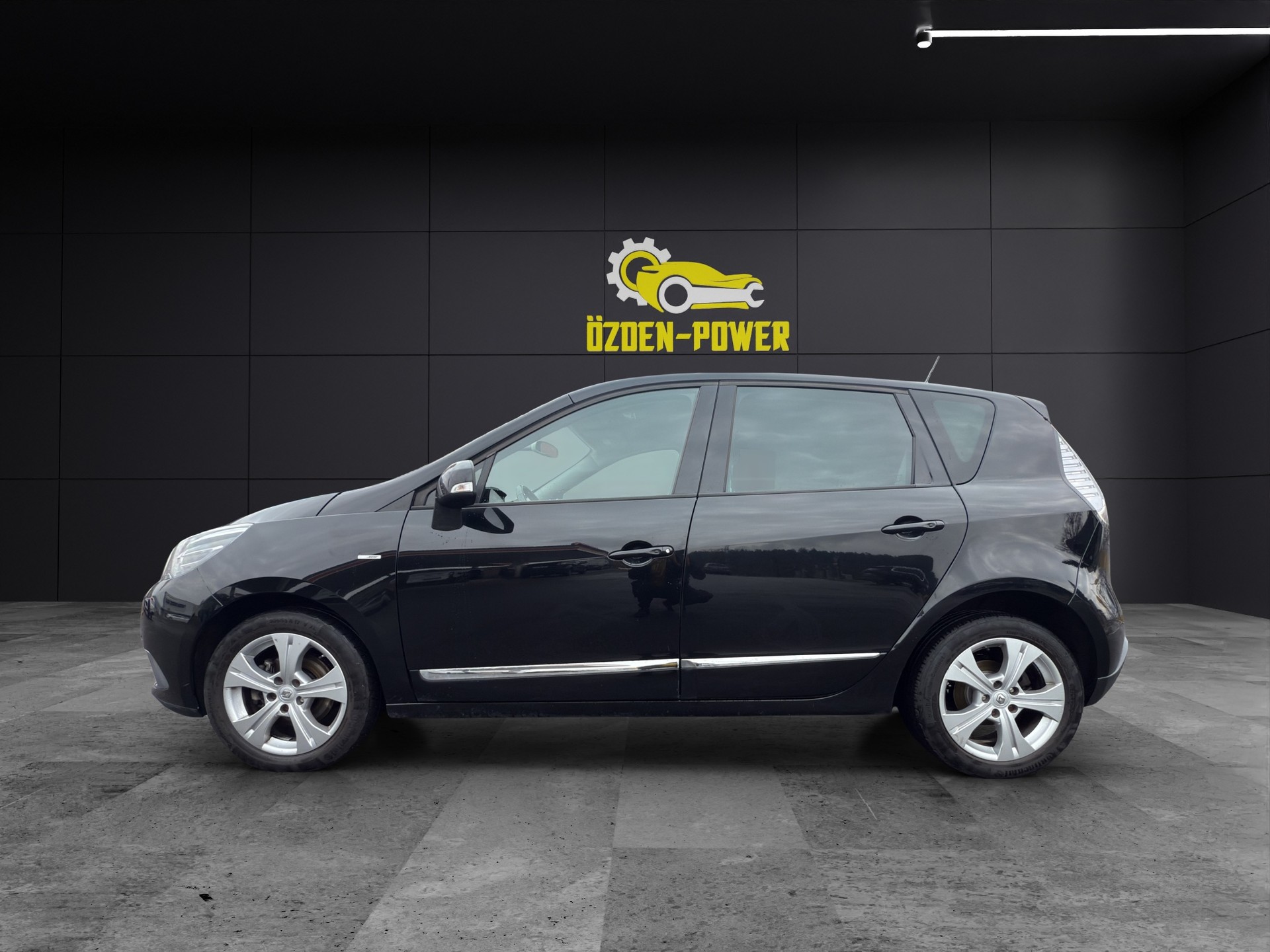 RENAULT EDC / Rückfahrkamera // Bose-image-6