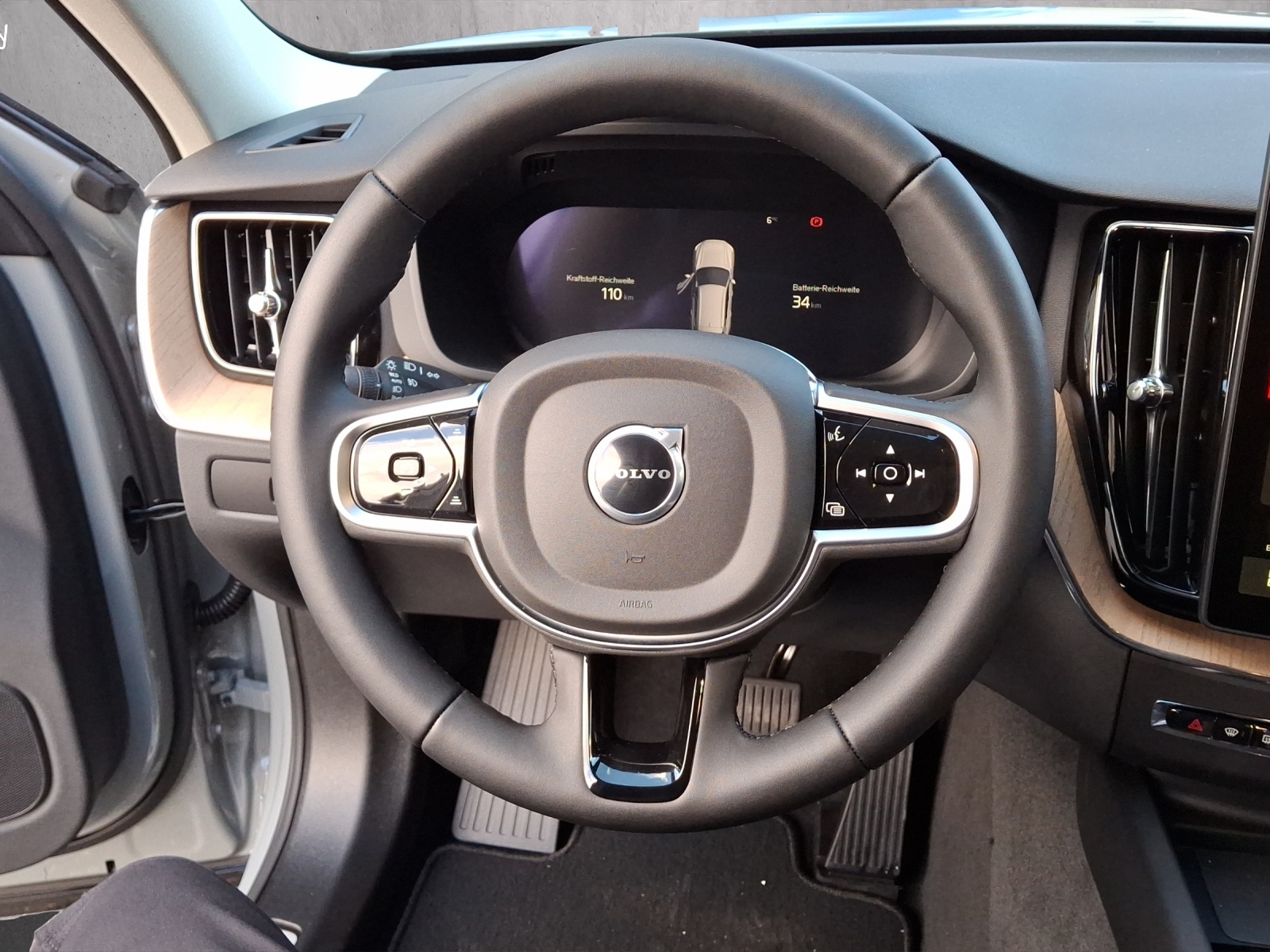 VOLVO XC60 T6 eAWD PluginHybrid Plus Dark Geartronic-image-9