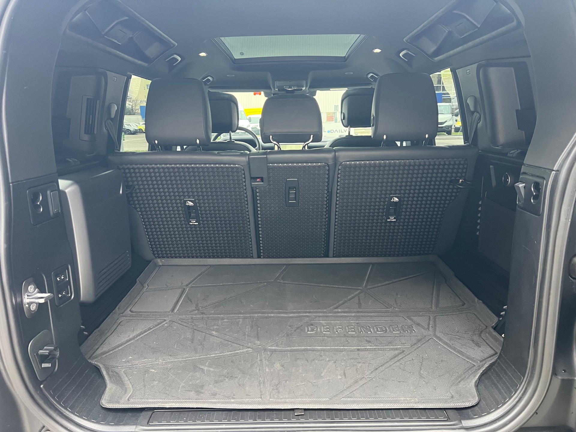 LAND ROVER Defender 110 525 V8 5.0 AT8-image-7
