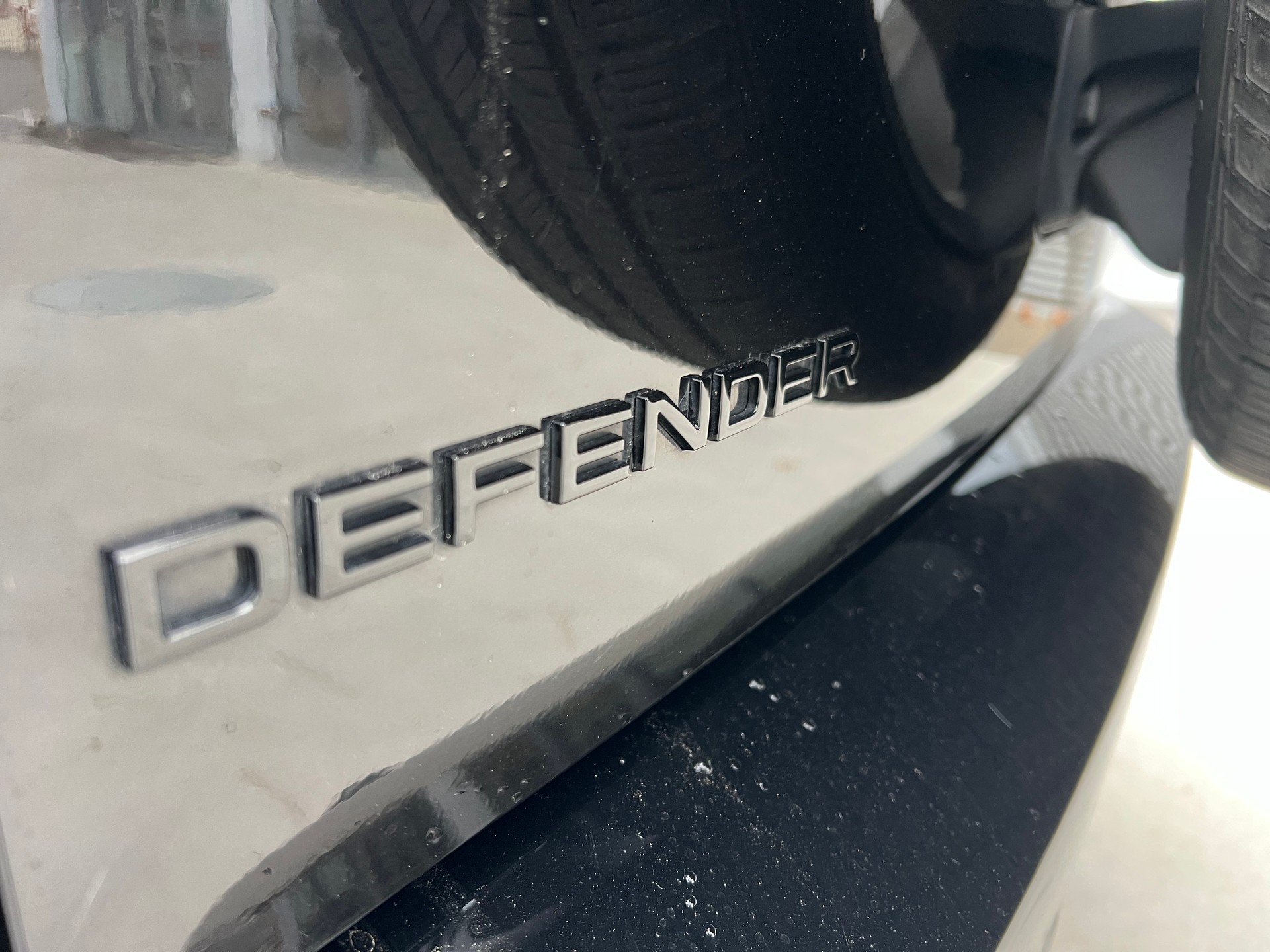 LAND ROVER Defender 110 525 V8 5.0 AT8-image-21