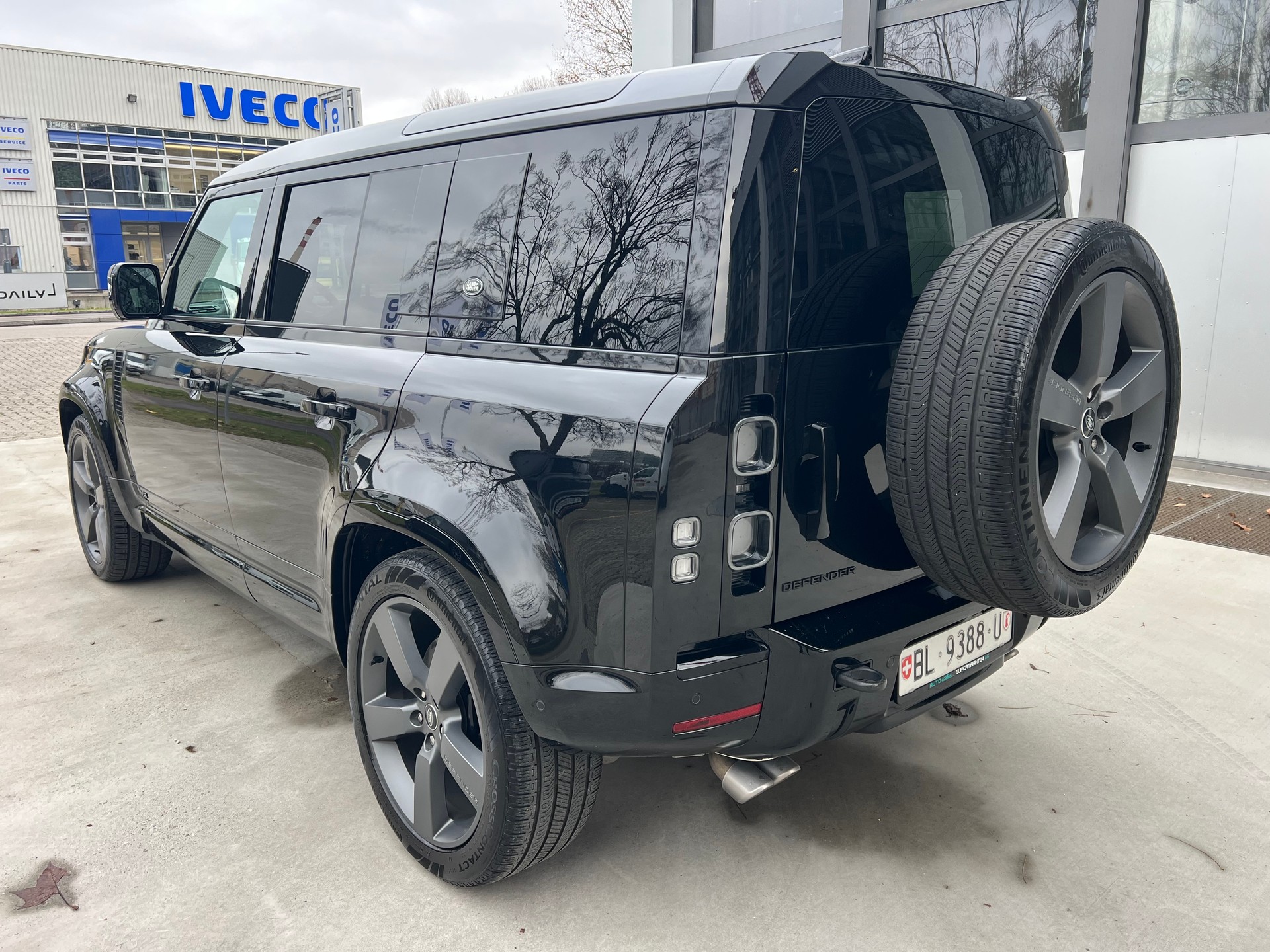 LAND ROVER Defender 110 525 V8 5.0 AT8-image-8