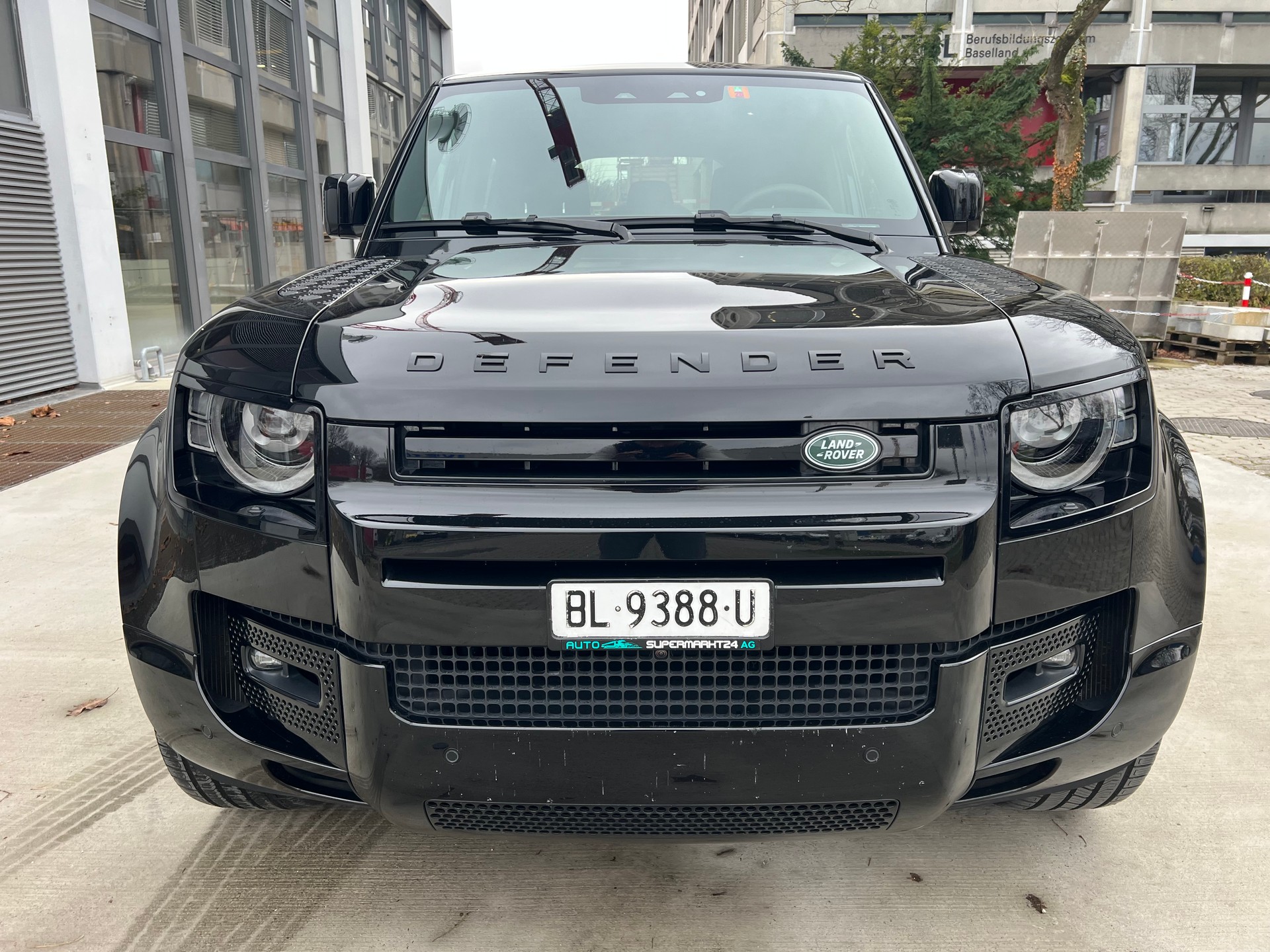 LAND ROVER Defender 110 525 V8 5.0 AT8-showroom-element-1