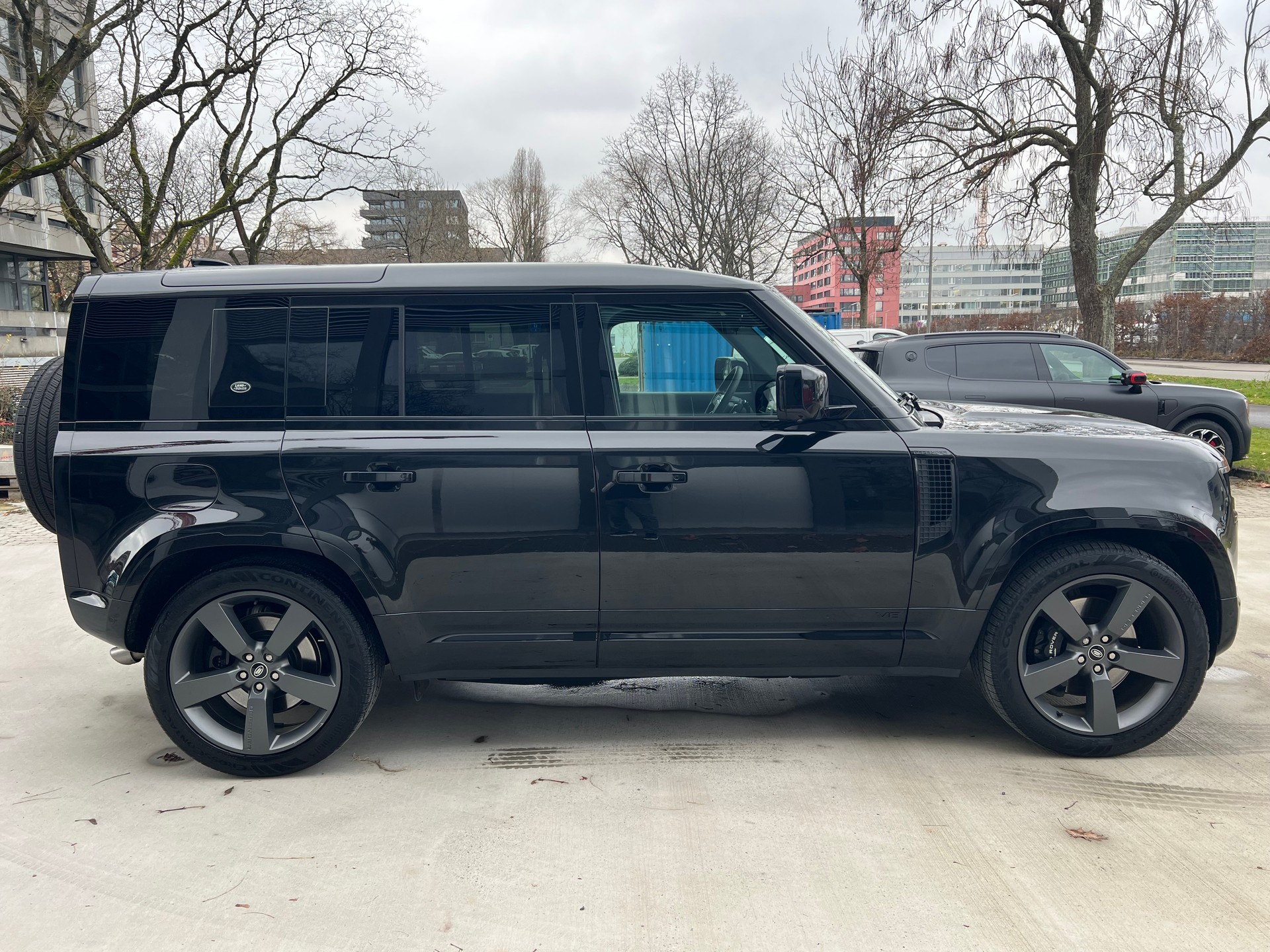 LAND ROVER Defender 110 525 V8 5.0 AT8-showroom-element-3