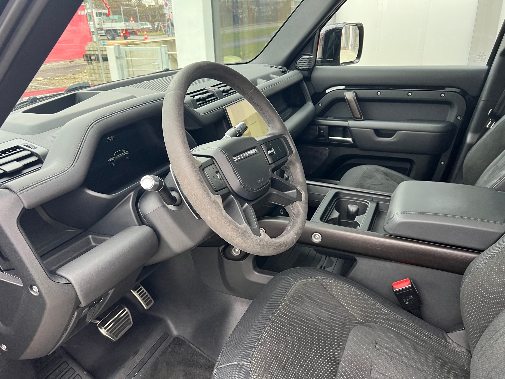 LAND ROVER Defender 110 525 V8 5.0 AT8-image-11