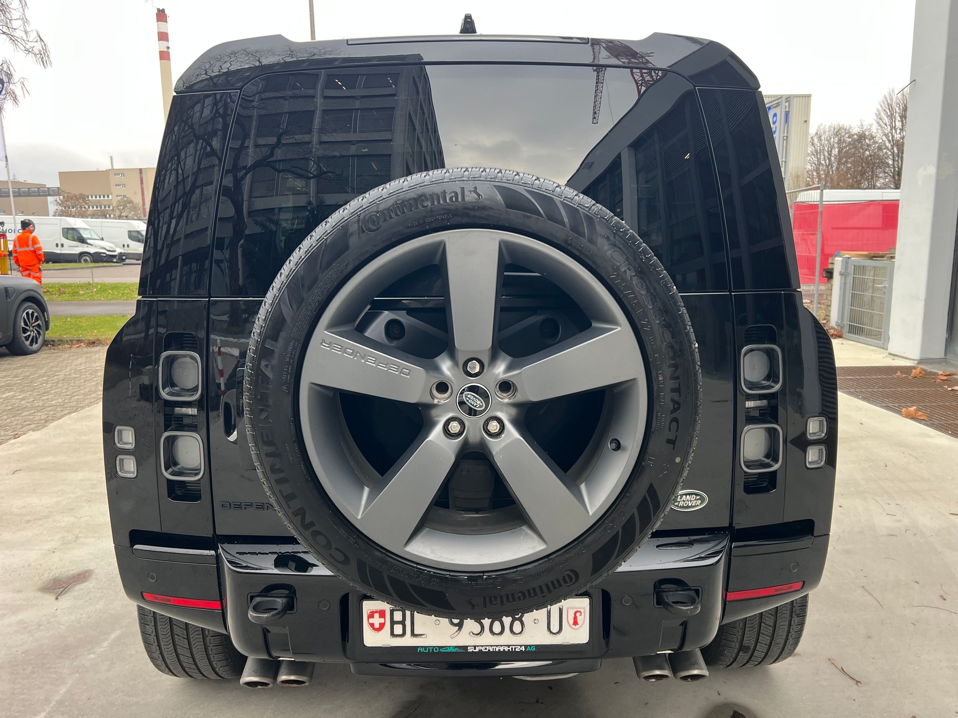 LAND ROVER Defender 110 525 V8 5.0 AT8-image-5