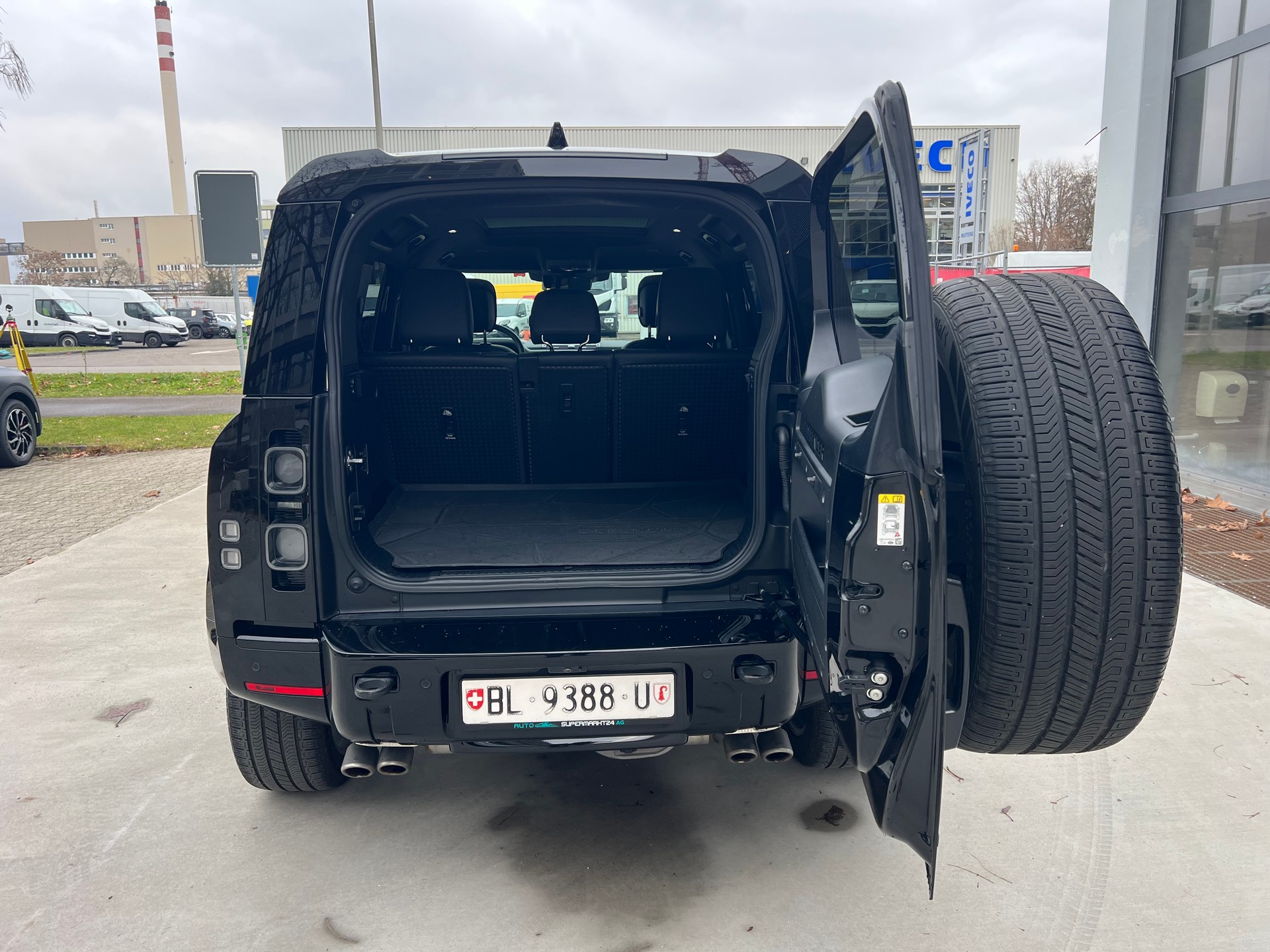 LAND ROVER Defender 110 525 V8 5.0 AT8-image-6