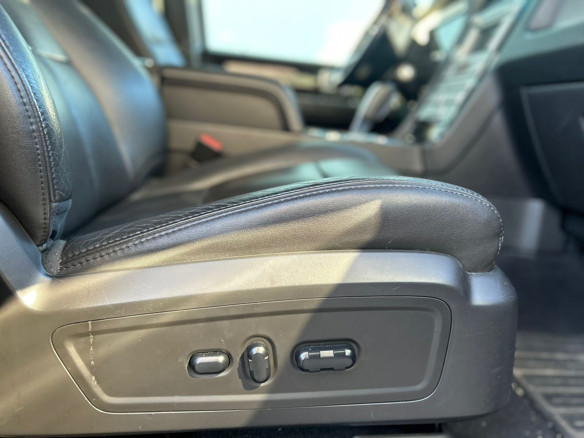 LINCOLN Navigator-image-14