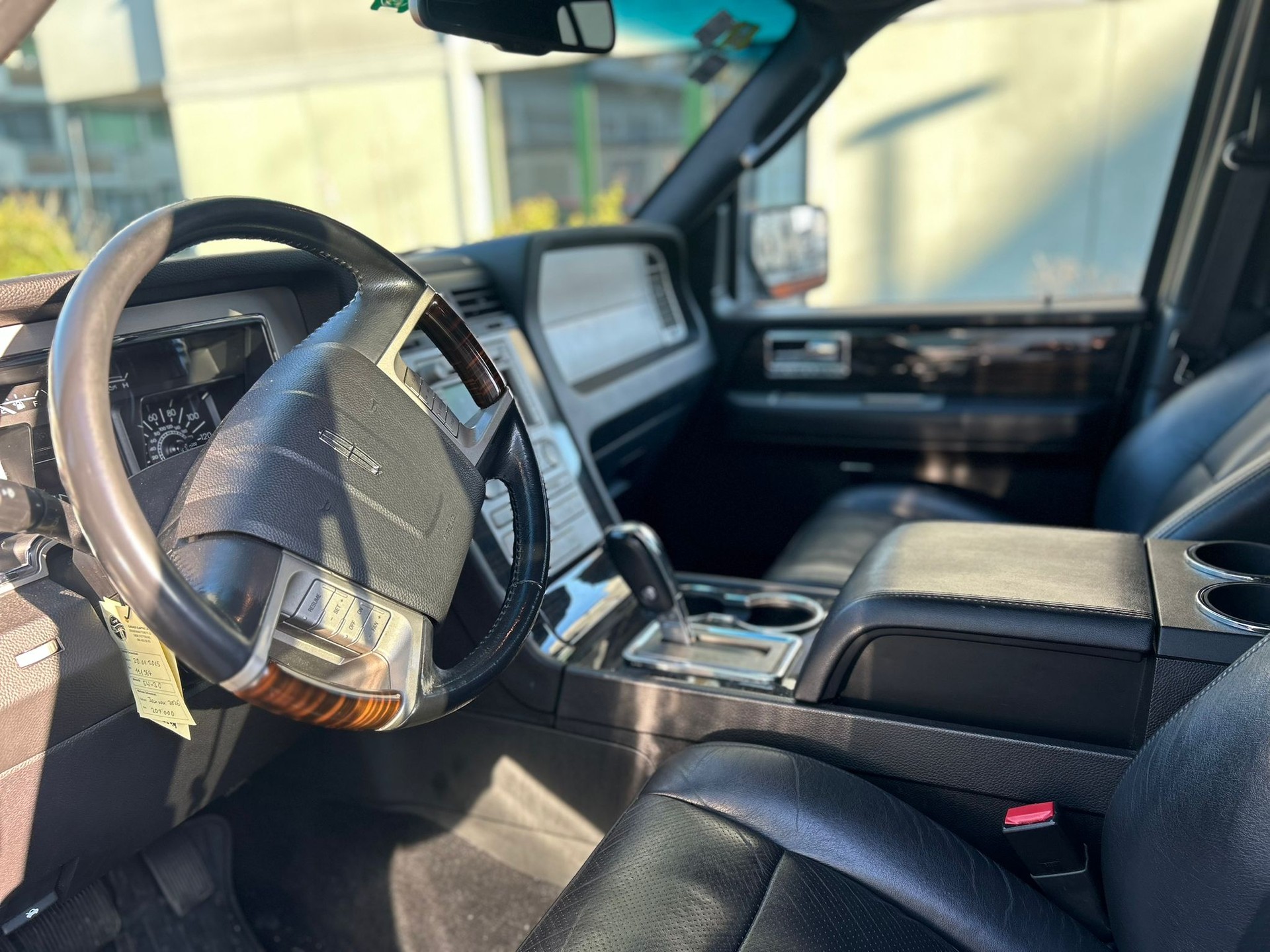 LINCOLN Navigator-image-16
