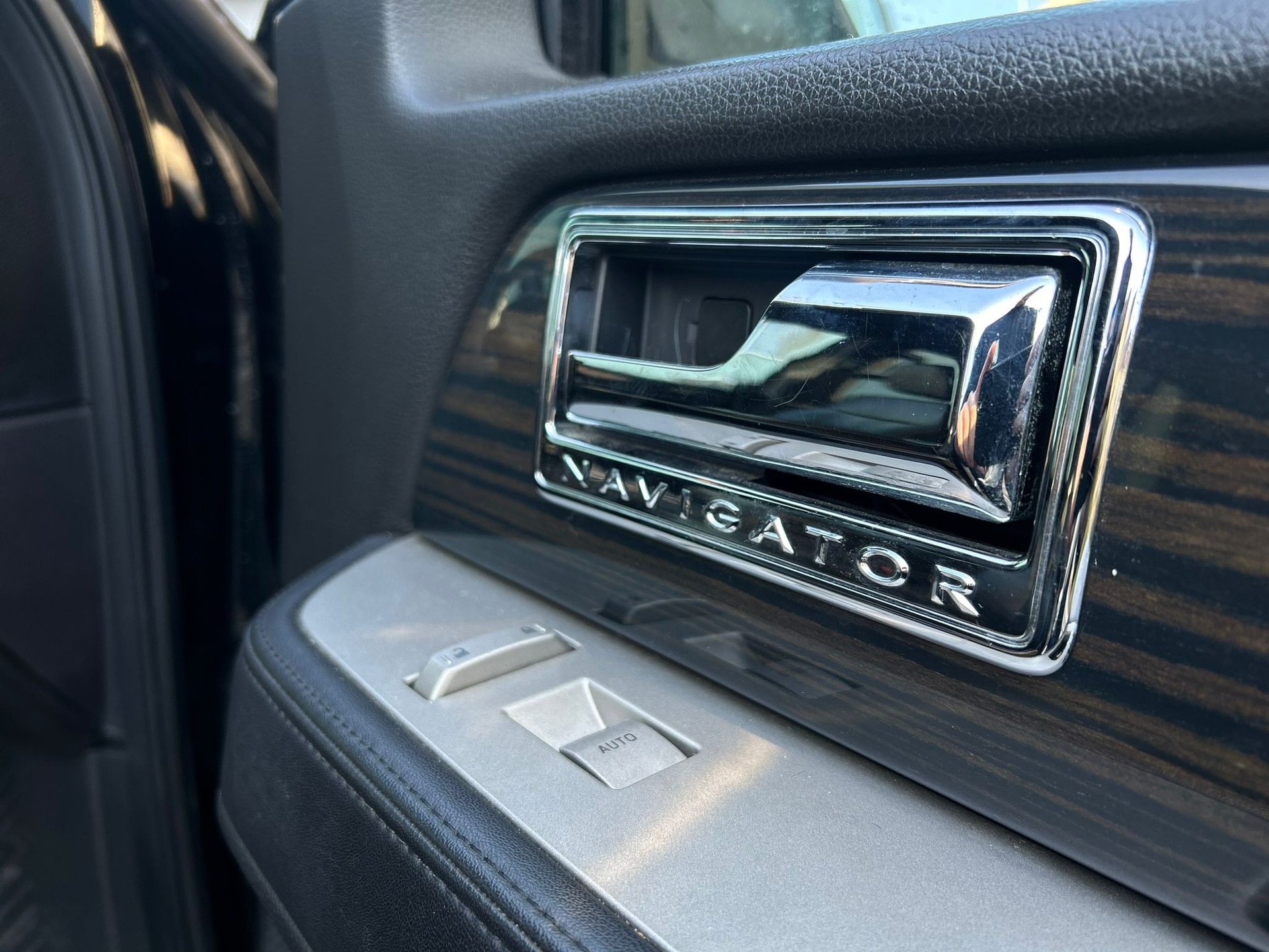 LINCOLN Navigator-image-17