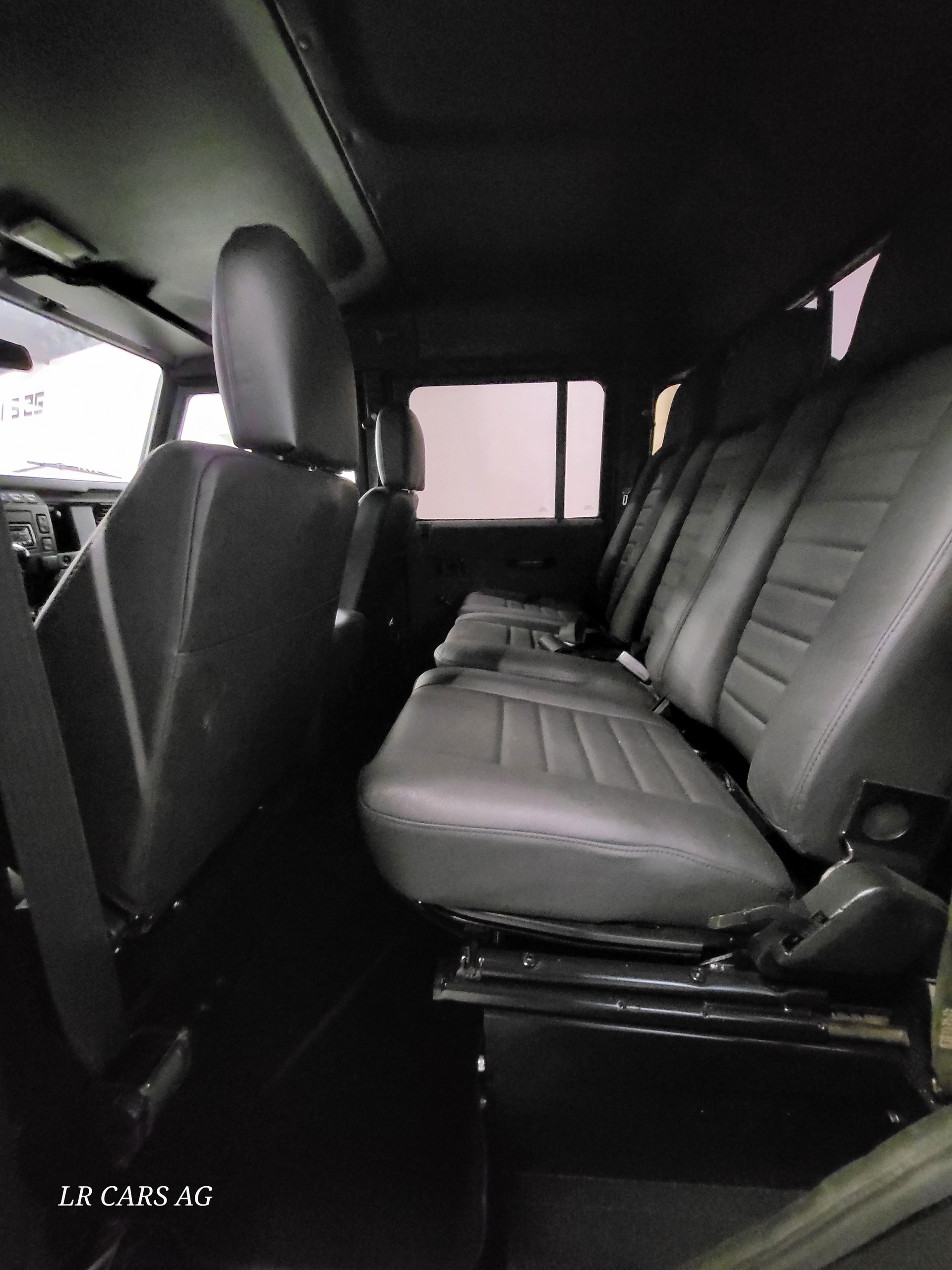 LAND ROVER 130 TD5-image-10