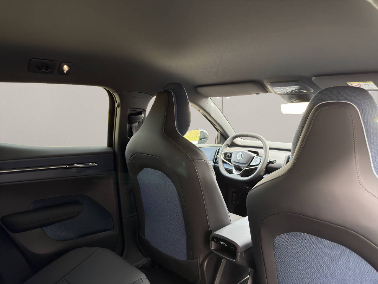VOLVO EX30 E60 Plus BLACK EDITION-image-14