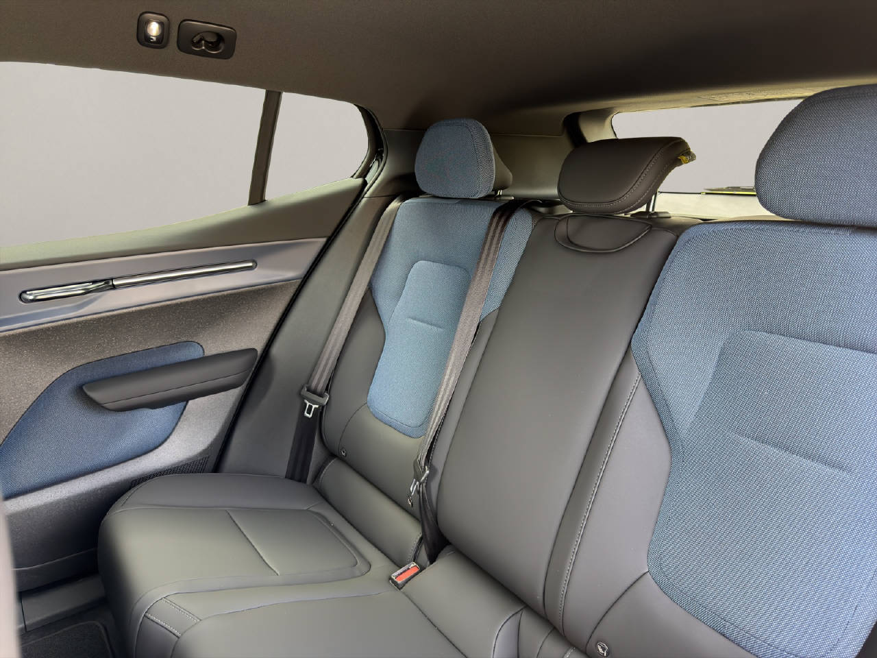 VOLVO EX30 E60 Plus BLACK EDITION-image-10
