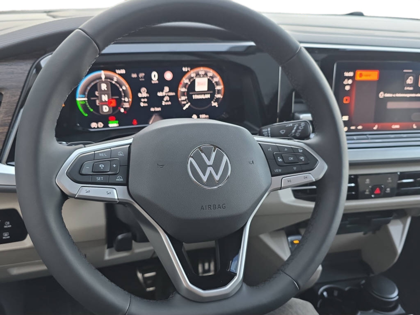 VW Multivan 1.5 eHybrid kurz Style 4Motion DSG-image-8