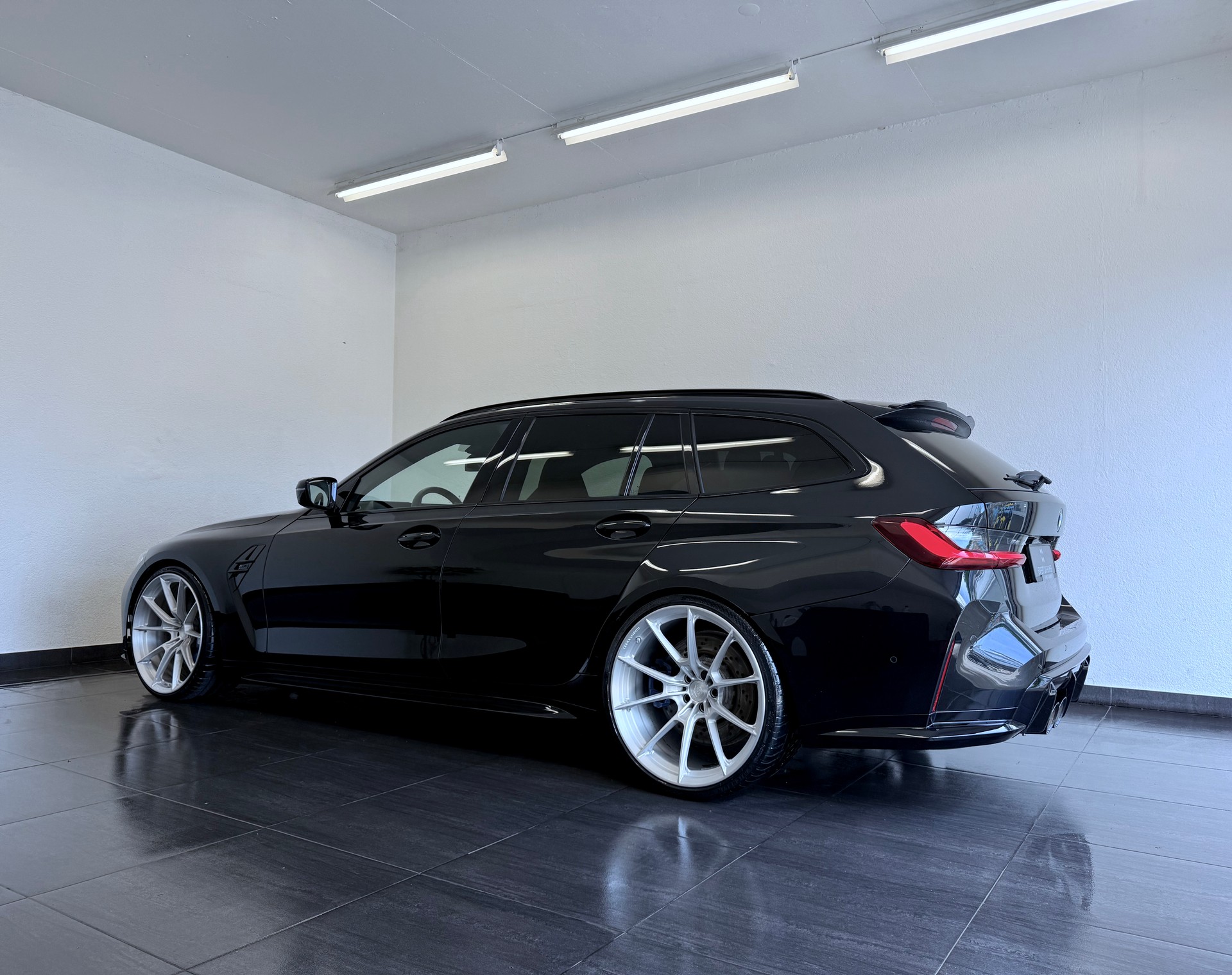 BMW M3 Touring xDrive Touring LCI Competition M " Facelift "-image-8