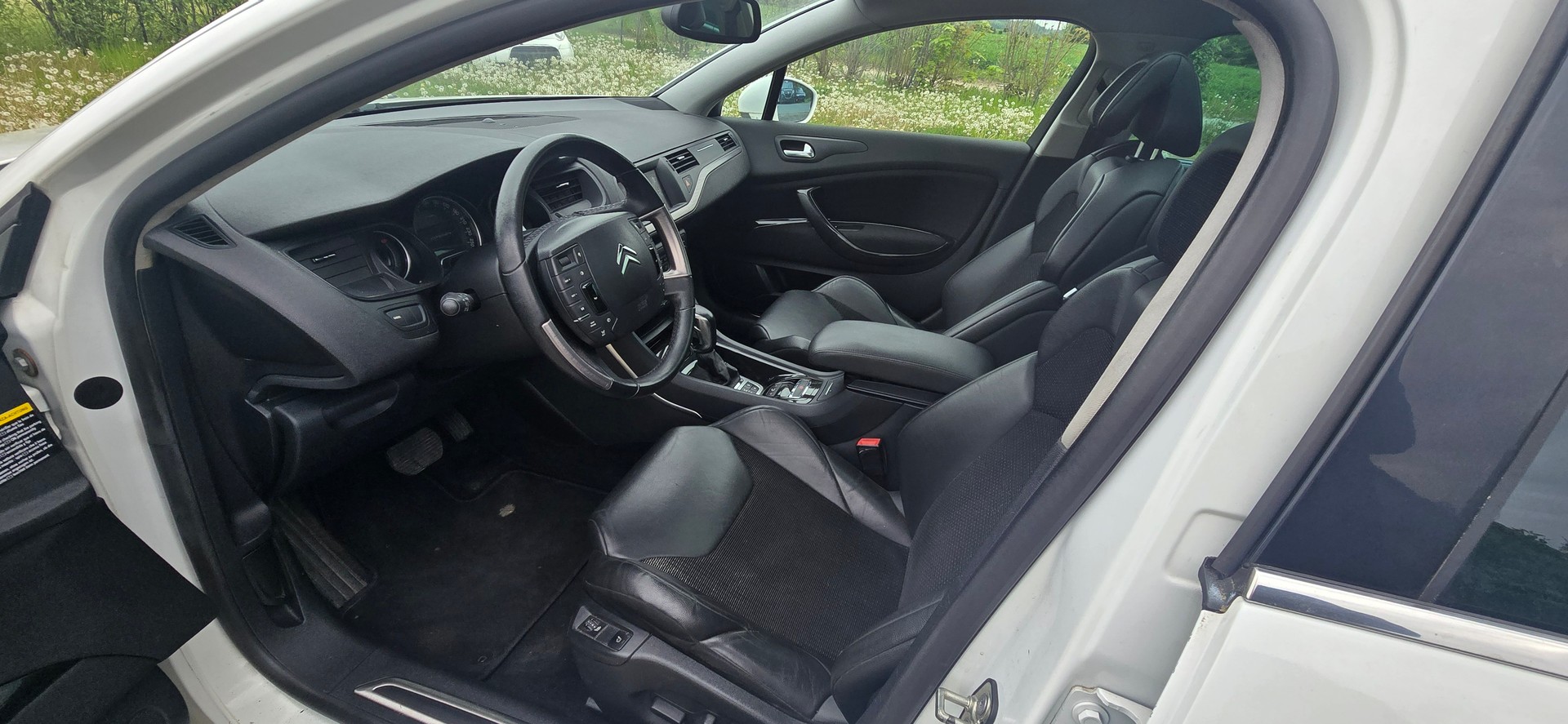 CITROEN C5 Tourer 1.6 Turbo Exclusive Automatic-image-8
