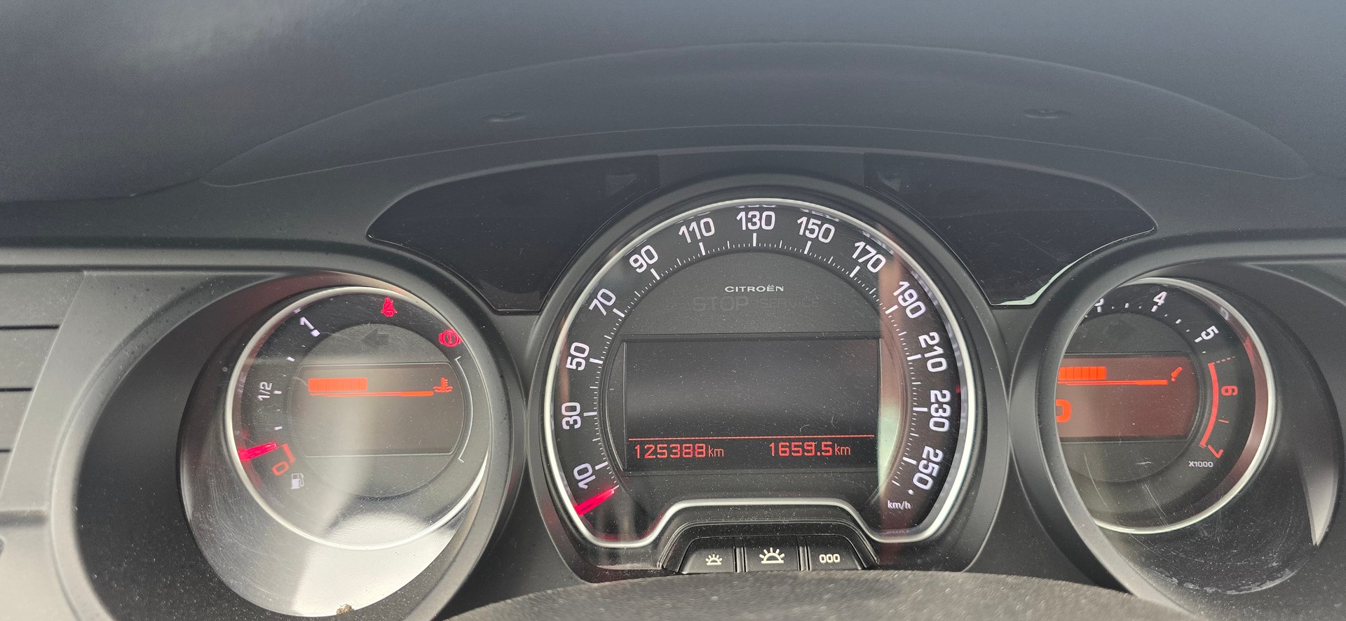 CITROEN C5 Tourer 1.6 Turbo Exclusive Automatic-image-14