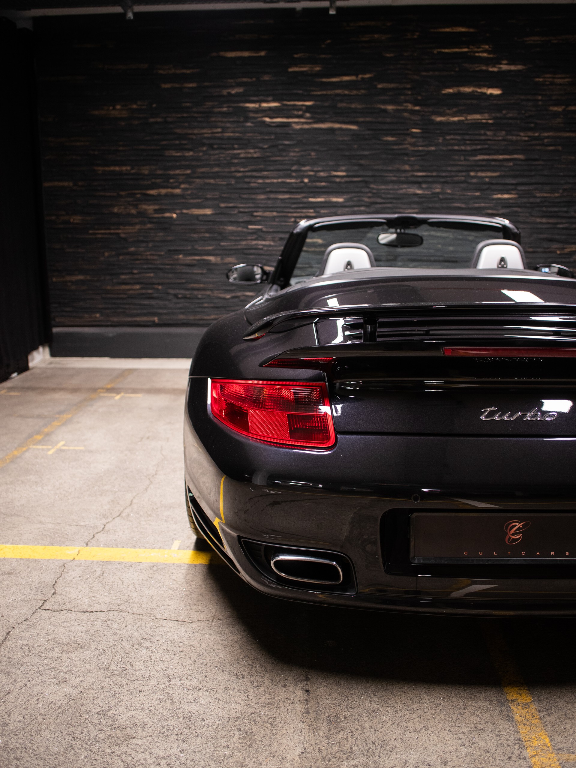 PORSCHE 911 Turbo Cabriolet-image-13
