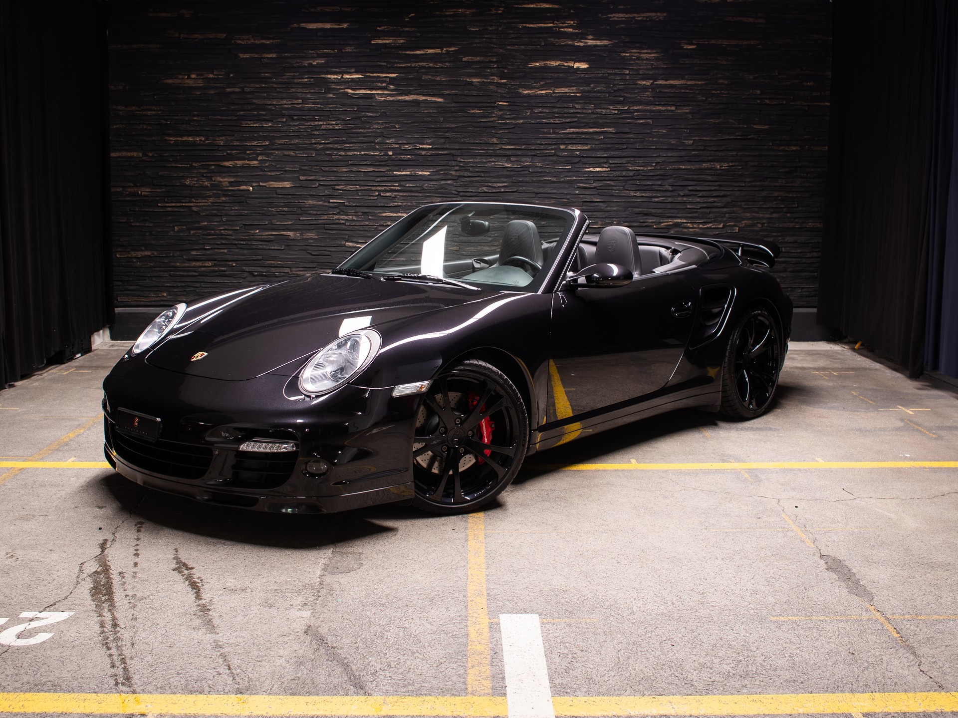 PORSCHE 911 Turbo Cabriolet-image-31