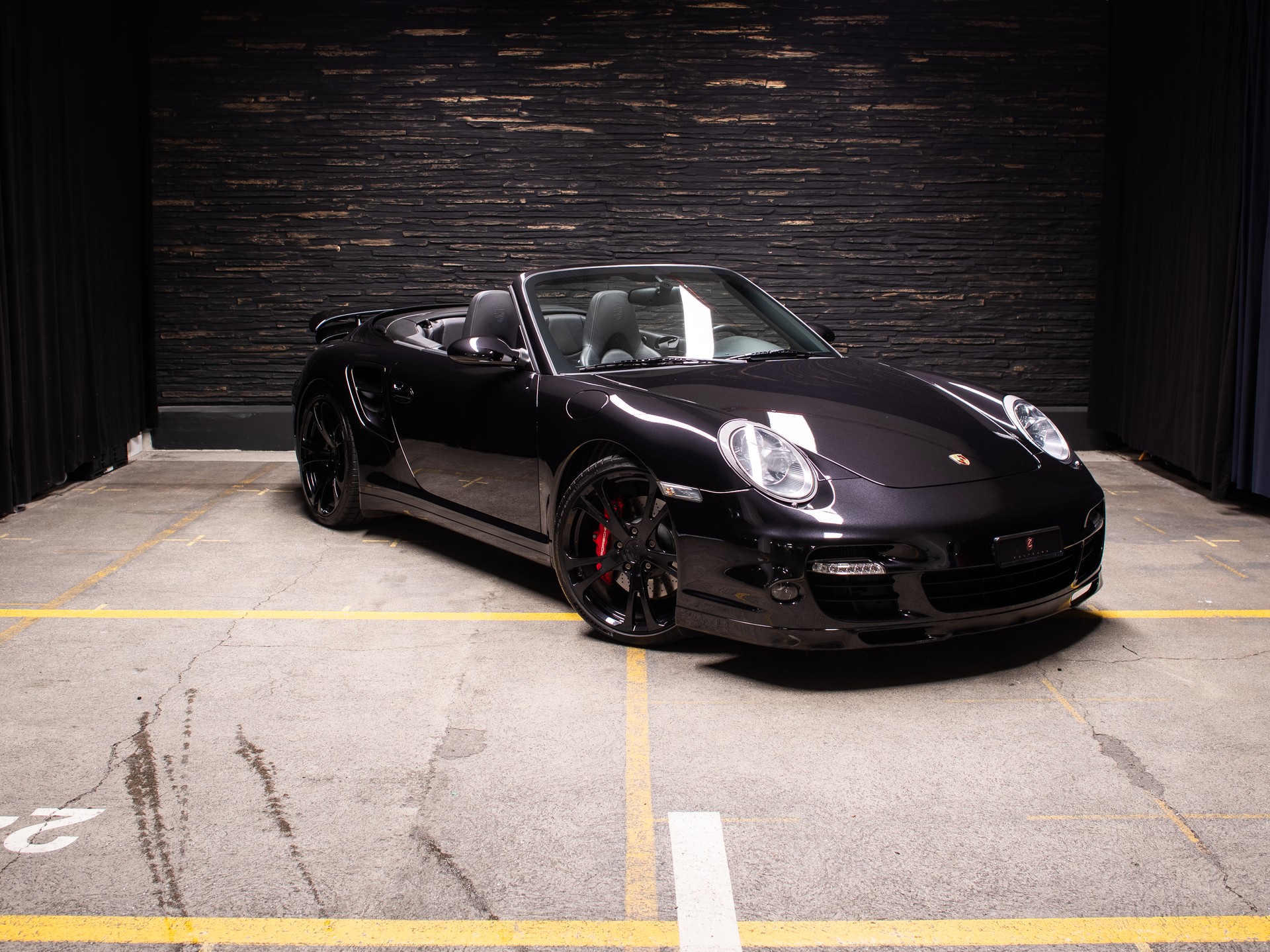 PORSCHE 911 Turbo Cabriolet-image-6