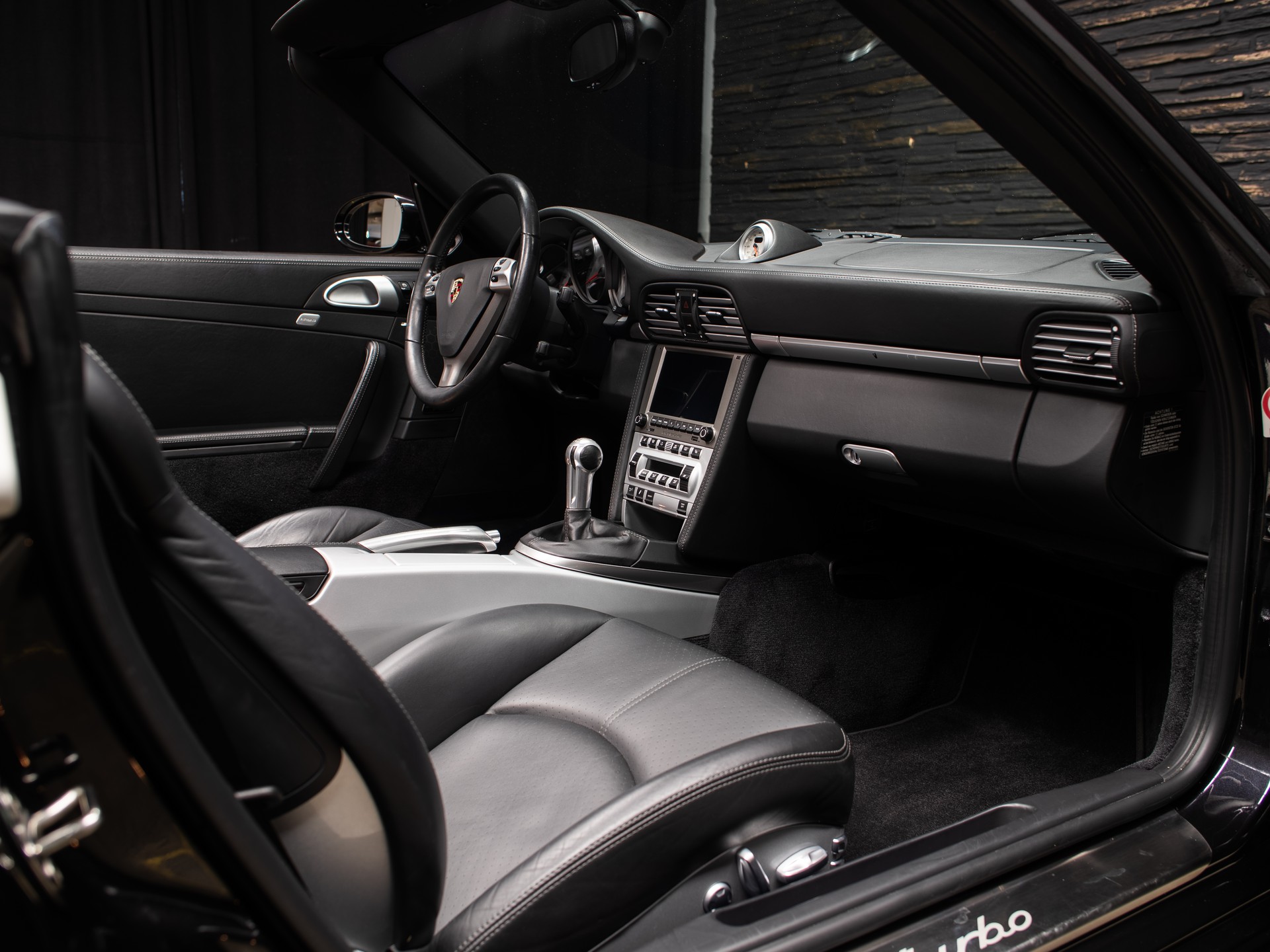 PORSCHE 911 Turbo Cabriolet-image-9